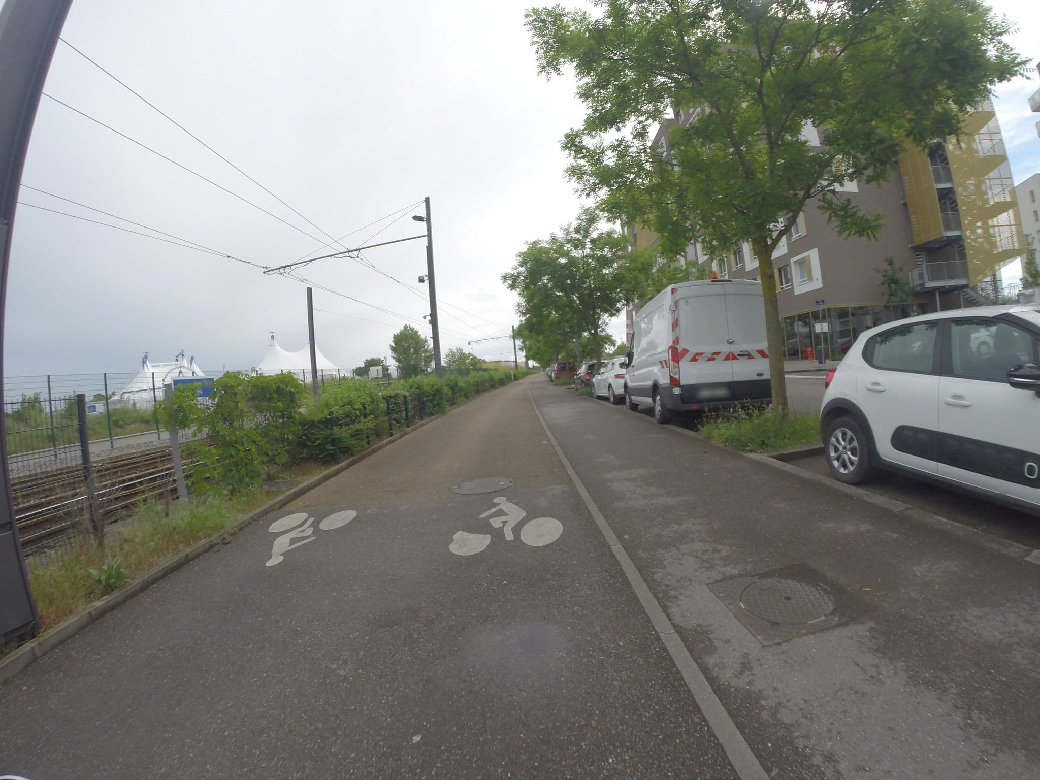 Street view near ibis Lyon Carré de Soie, Bron — © gileri (CC BY-SA · Mapillary)