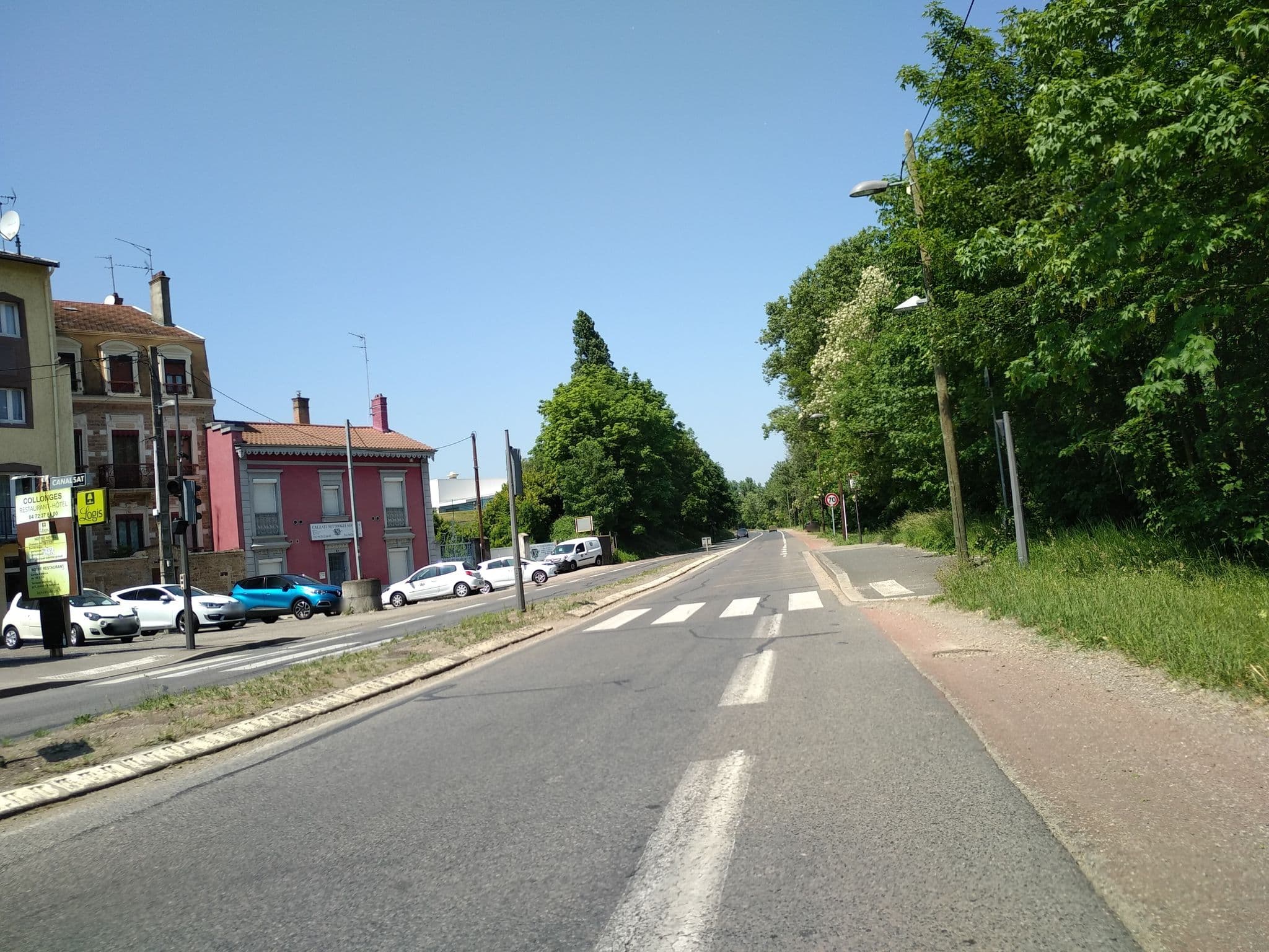 Street view near Logis Hotel Le Collonges Collonges-au-Mont-d'Or, Fontaines-sur-Saône — © nomadmapper (CC BY-SA · Mapillary)