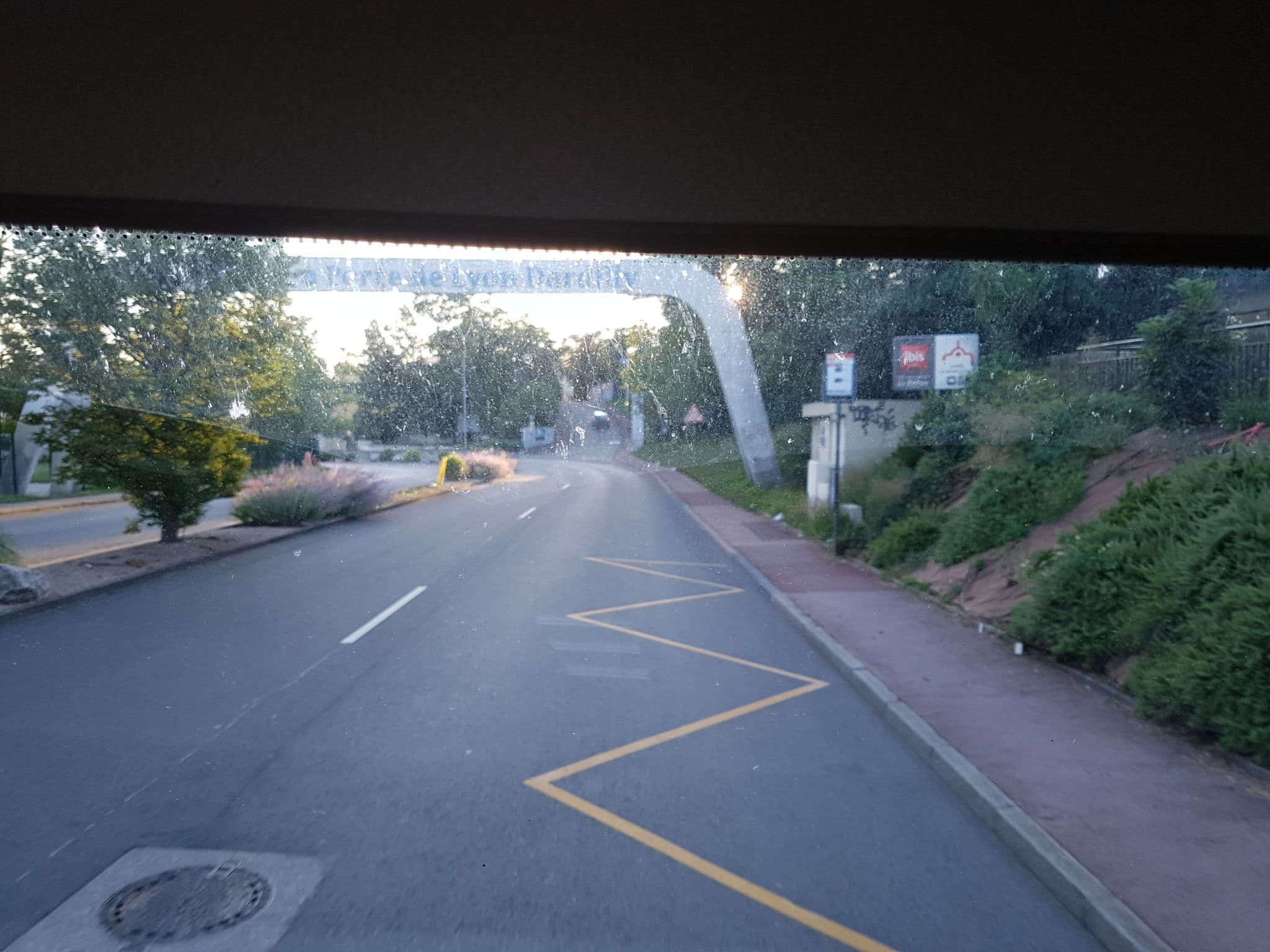 Street view near Hôtel Formule 1, Limonest — © bernardvoyageur (CC BY-SA · Mapillary)