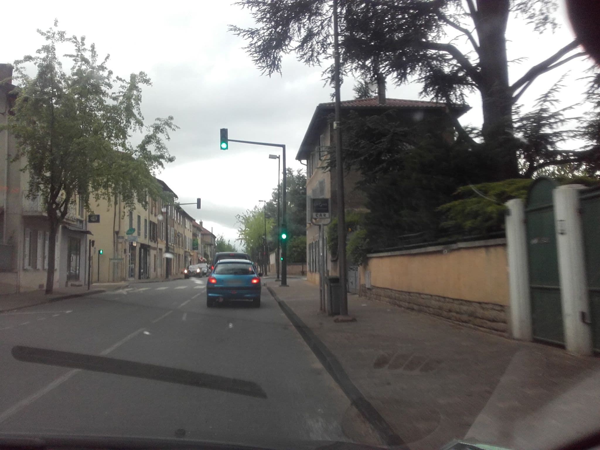 Street view near Cafe de la Paix, Belleville — © alexcorioze (CC BY-SA · Mapillary)