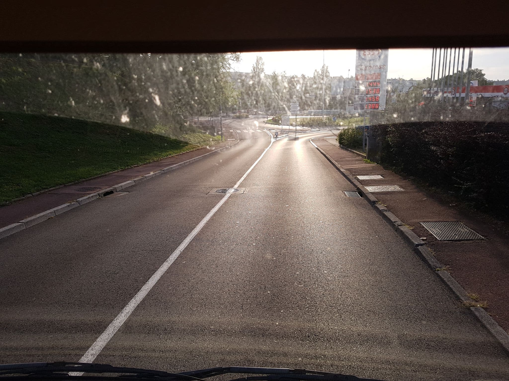 Street view near hotelF1 Lyon Dardilly, Dardilly — © bernardvoyageur (CC BY-SA · Mapillary)