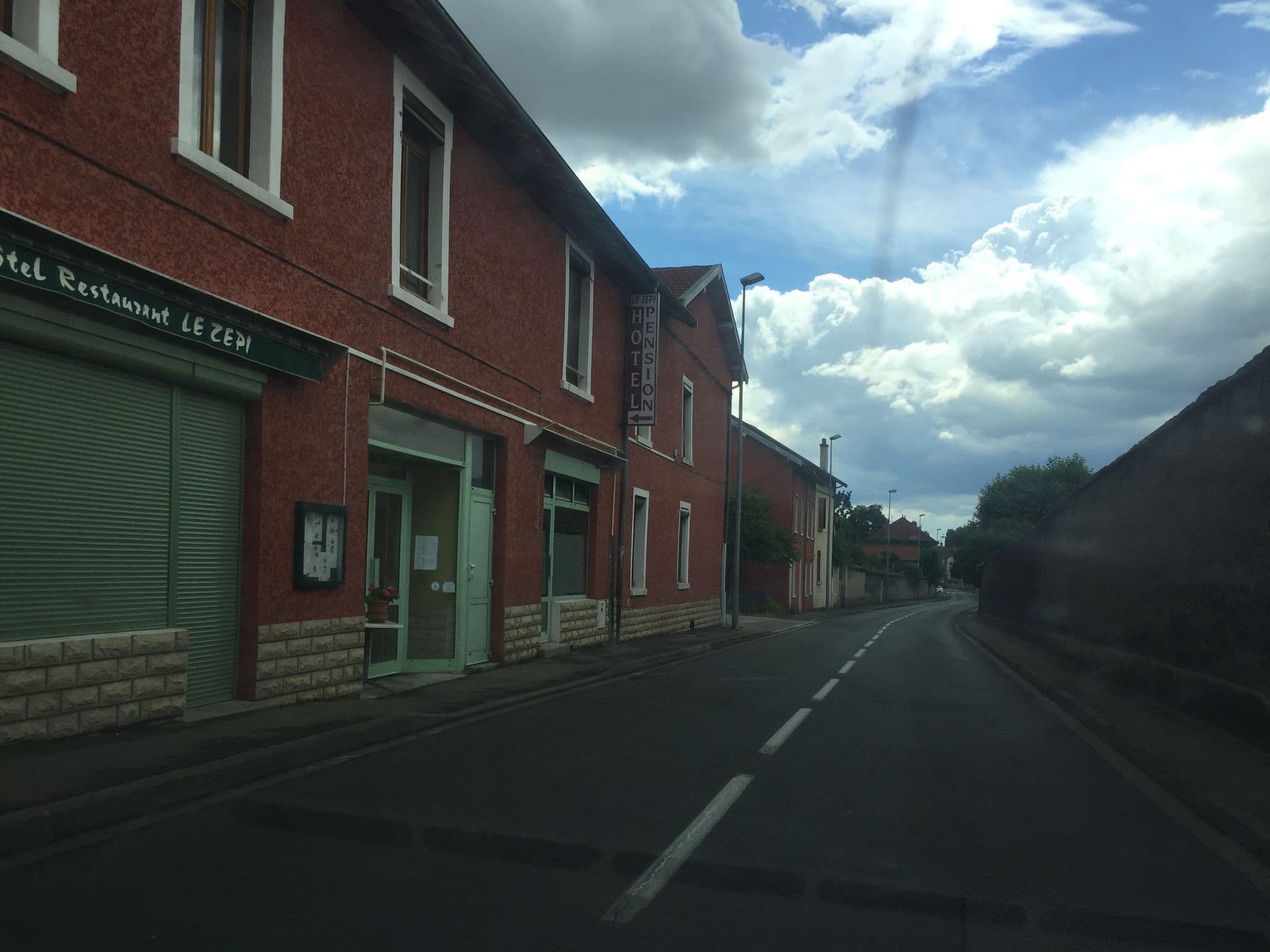 Street view near Allô Cuistô, Tignieu — © thepriben (CC BY-SA · Mapillary)