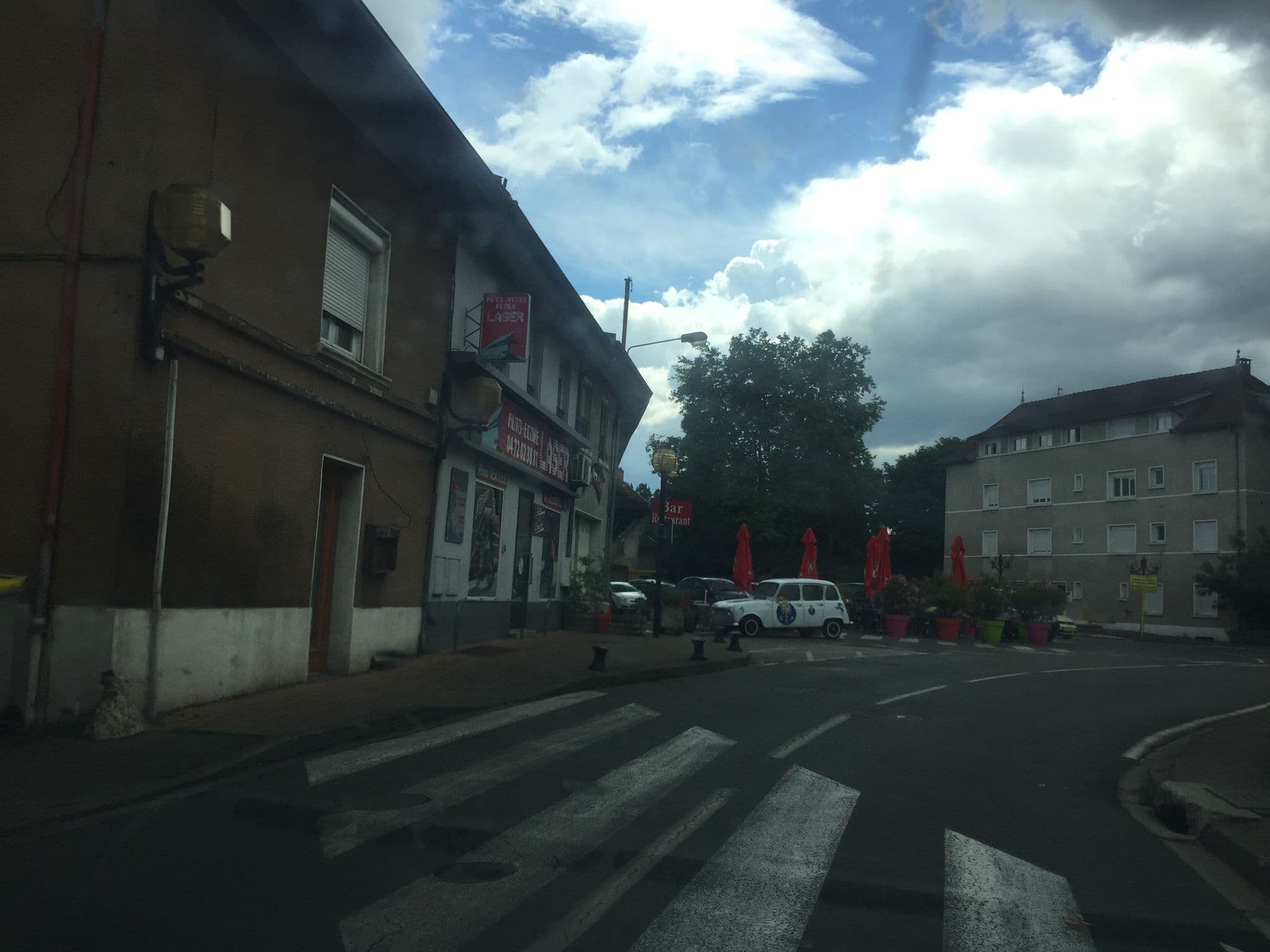 Street view near Hôtel Bergeron, Pont-de-Chéruy — © thepriben (CC BY-SA · Mapillary)