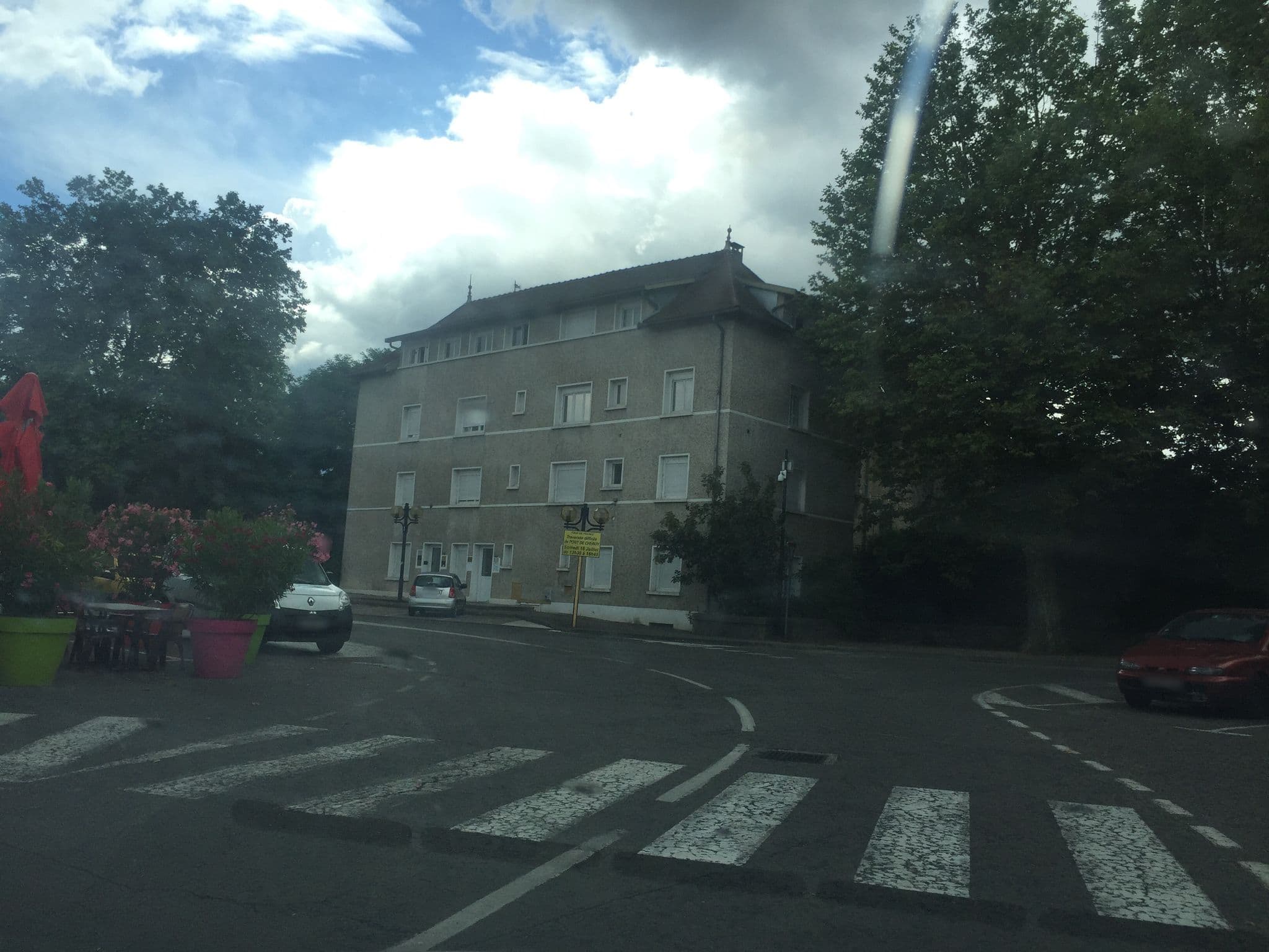 Street view near Mouren, Pont-de-Chéruy — © thepriben (CC BY-SA · Mapillary)