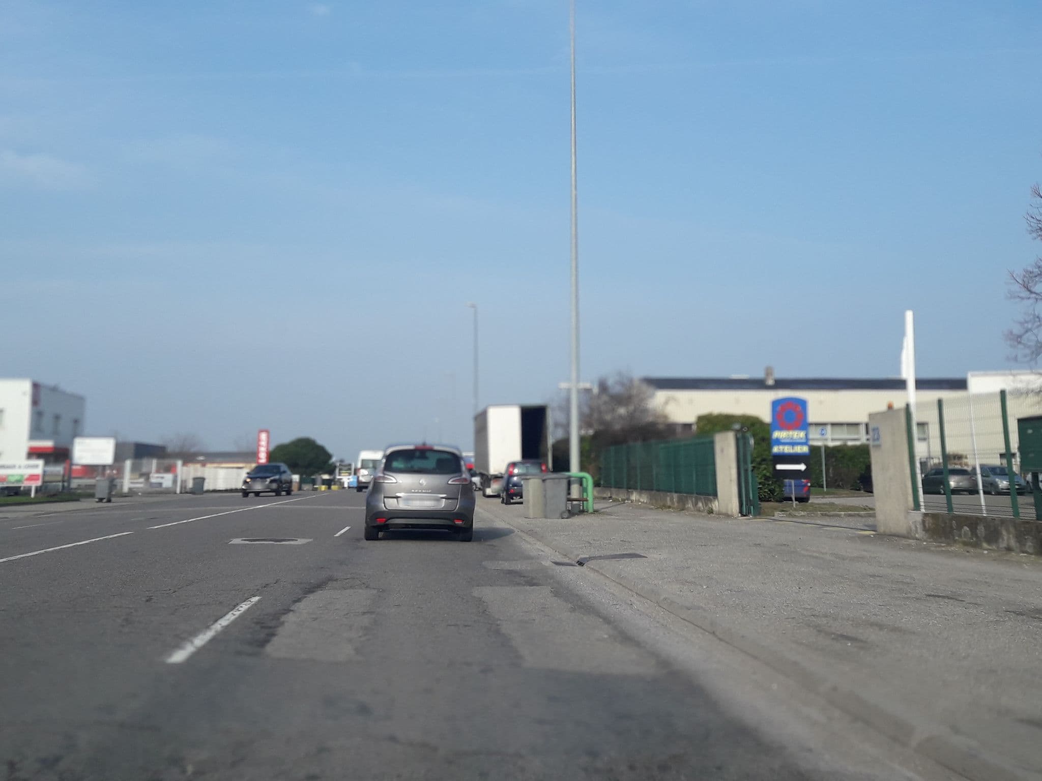Street view near Etap Hôtel, Chassieu — © ecologeek (CC BY-SA · Mapillary)