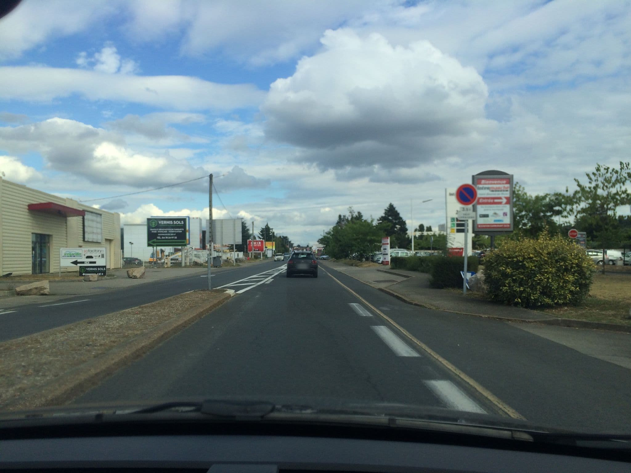 Street view near B&B Hotels, Saint-Bonnet-de-Mure — © mickael_v (CC BY-SA · Mapillary)