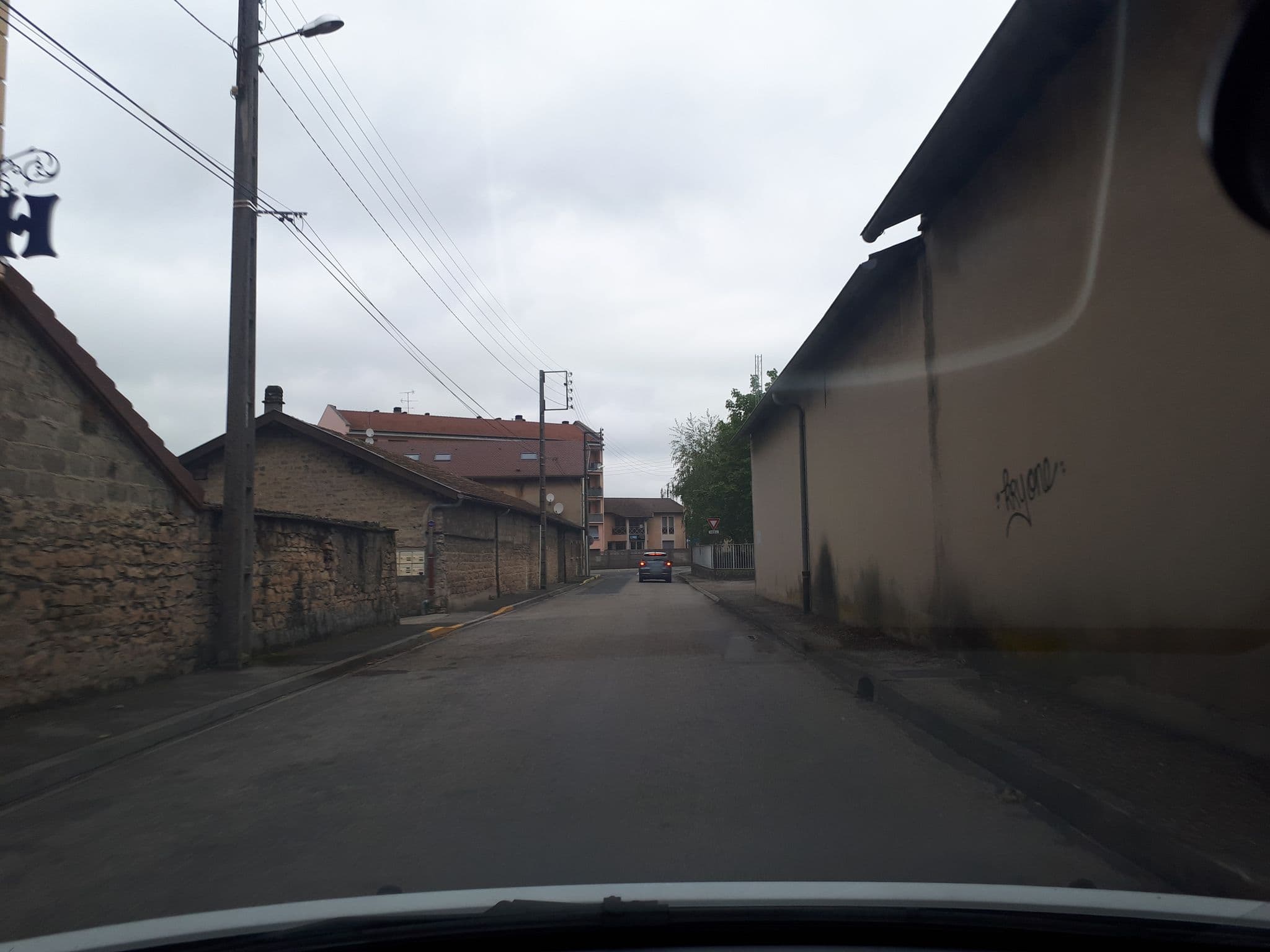 Street view near Hotel Des Dauphins, Domarin — © quicky (CC BY-SA · Mapillary)