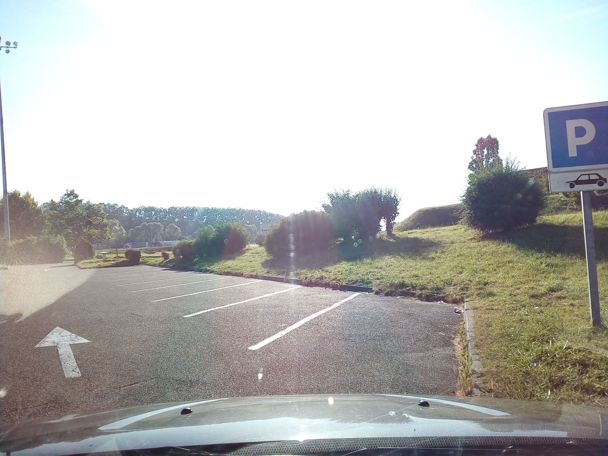 Street view near Hotel Ibis Lyon L'Isle d'Abeau, L'Isle-d'Abeau — © eric_s (CC BY-SA · Mapillary)
