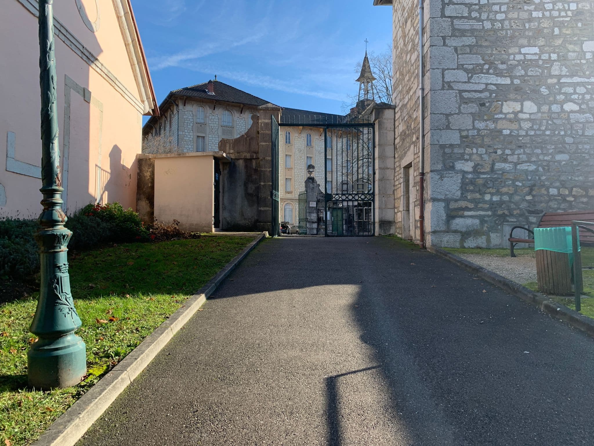 Street view near Maison Saint Anthelme, Belley — © thepriben (CC BY-SA · Mapillary)