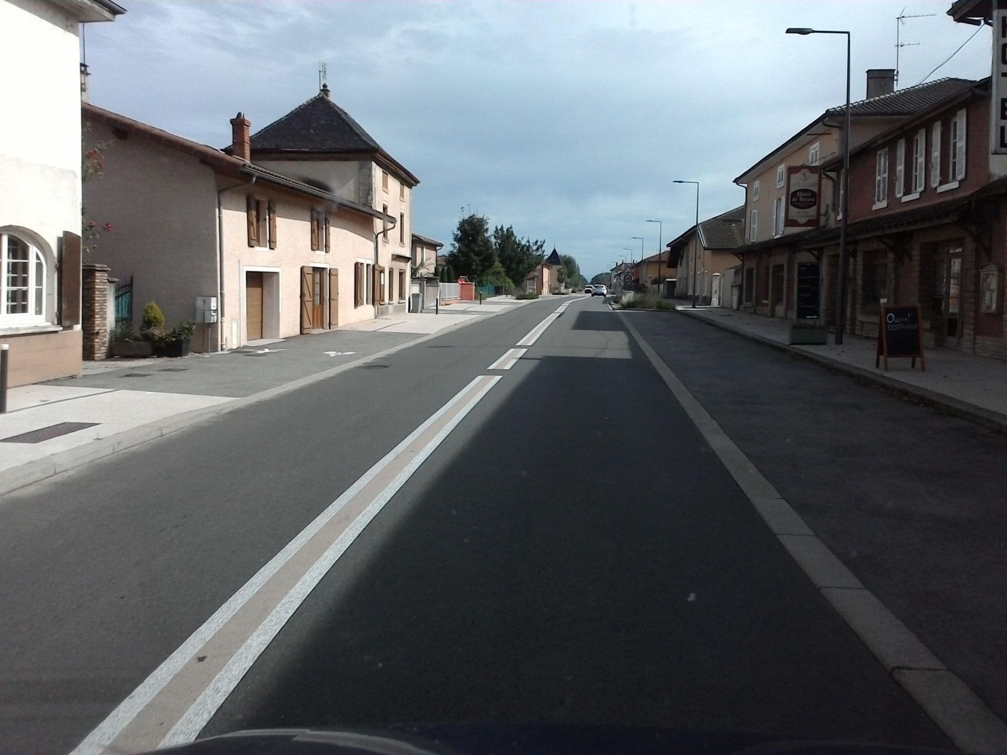 Street view near Hôtel de Bresse, Mézériat — © mprins (CC BY-SA · Mapillary)
