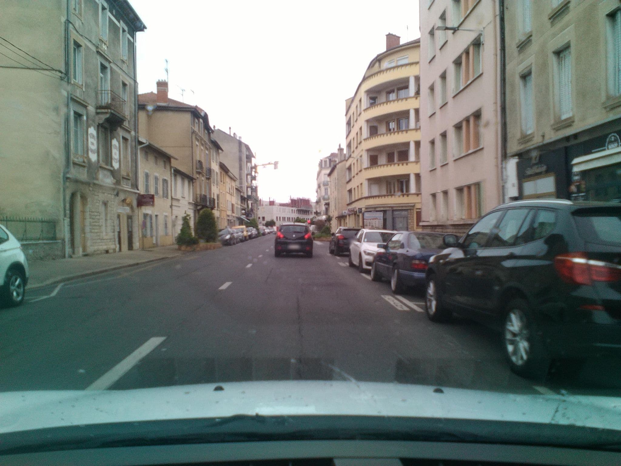 Street view near Hôtel des Ventes, Bourg-en-Bresse — © blup (CC BY-SA · Mapillary)