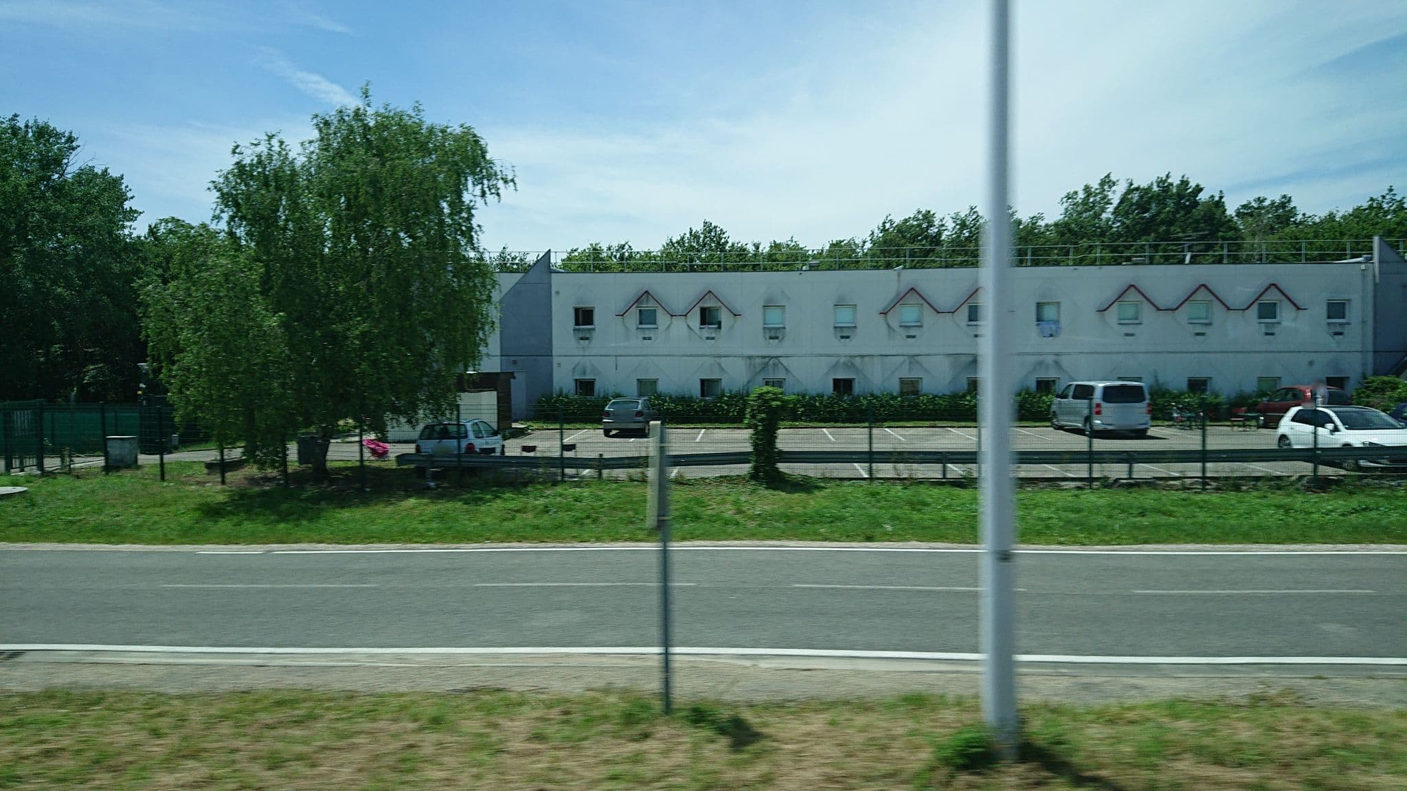 Street view near Hotel Formule 1, Bourg-en-Bresse, Montagnat — © remonet (CC BY-SA · Mapillary)