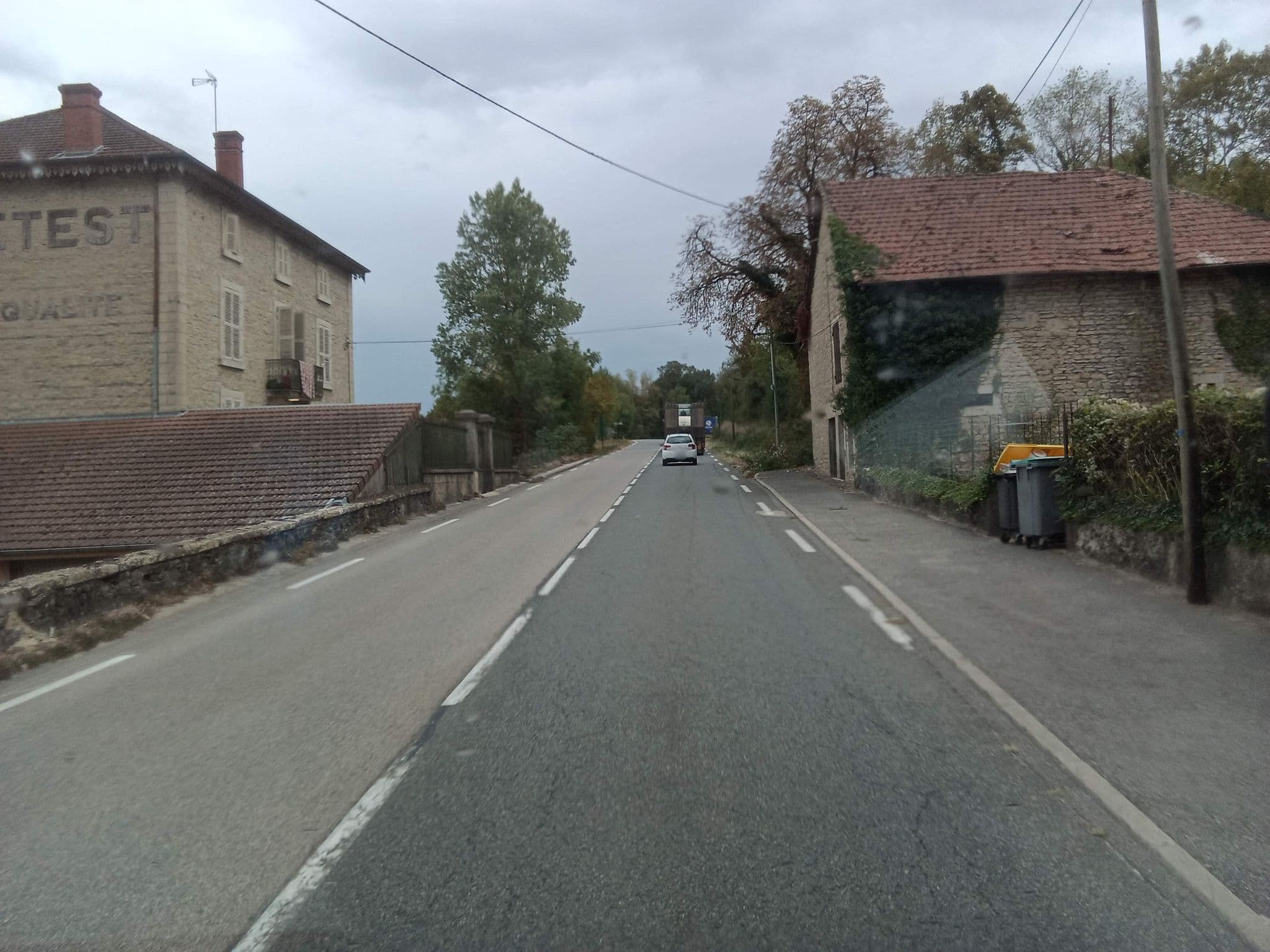 Street view near Hôtel Restaurant La Source, Porcieu — © mprins (CC BY-SA · Mapillary)