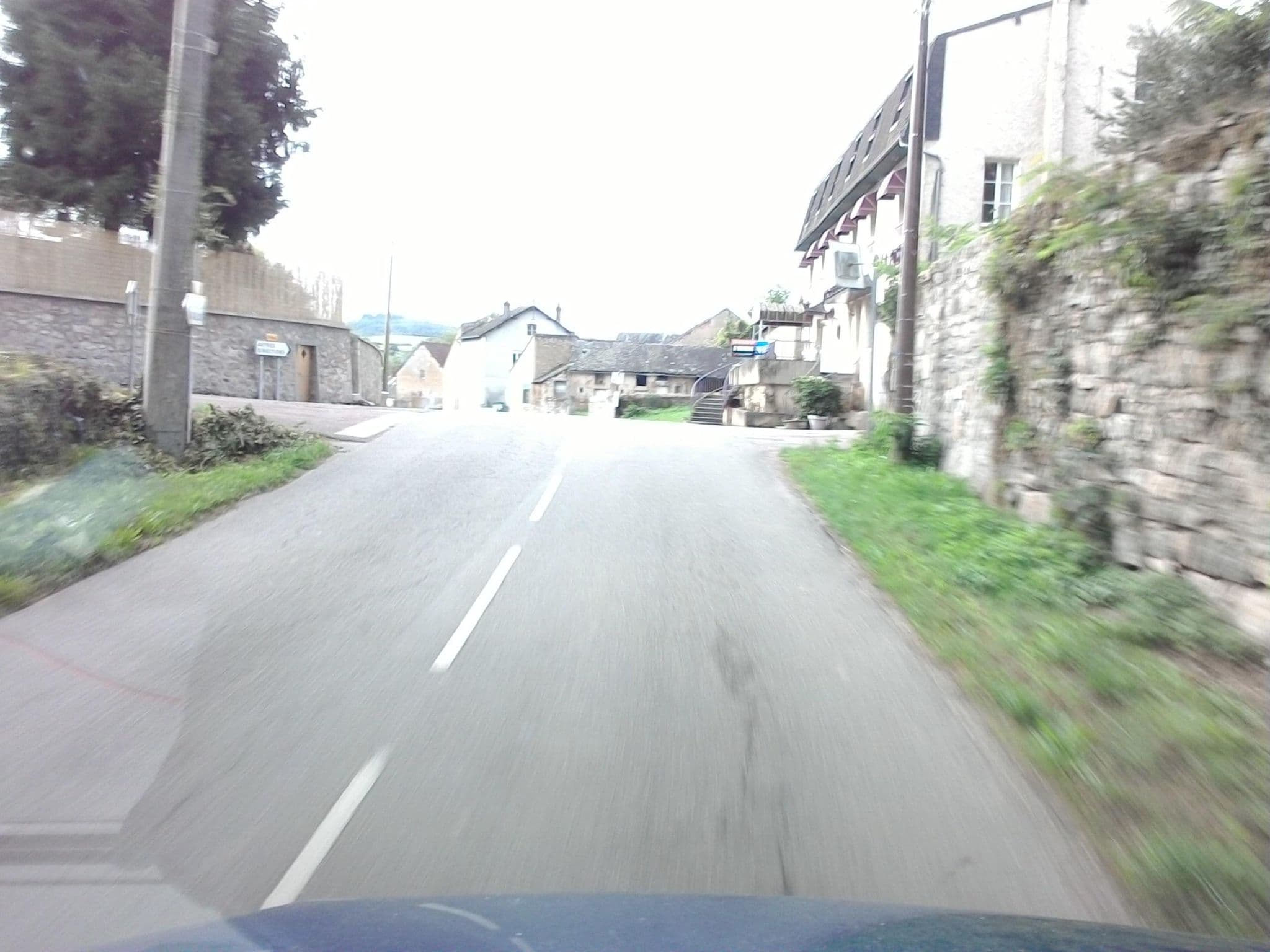 Street view near Desbrueres Fils, Lormes — © mprins (CC BY-SA · Mapillary)