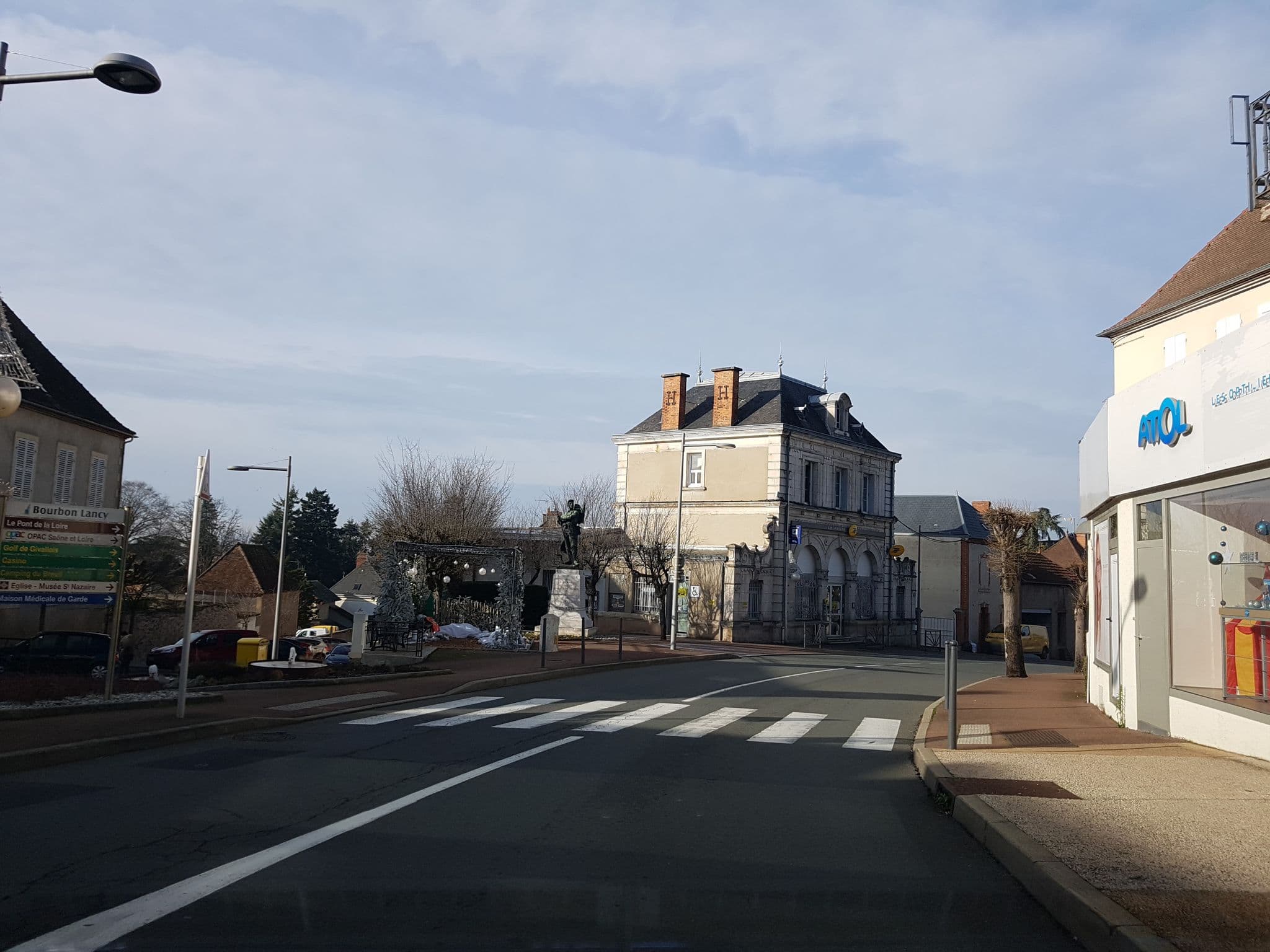 Street view near Appartement au Gagne Petit 25 Kilomètres du Parc le Pal, Bourbon-Lancy — © fgouget (CC BY-SA · Mapillary)