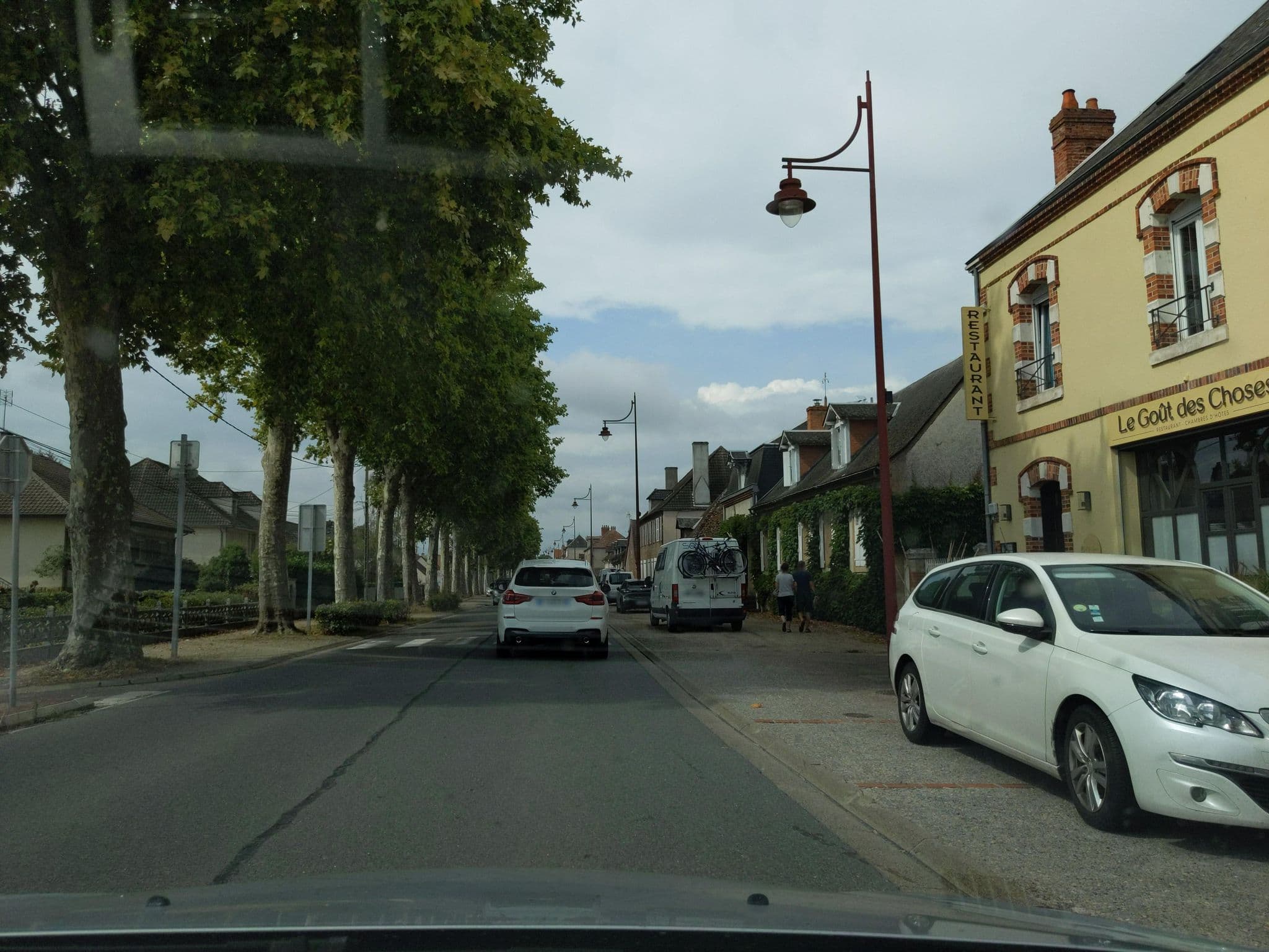Street view near Hôtel du Cheval Blanc, Lusigny — © Wodner (CC BY-SA · Mapillary)