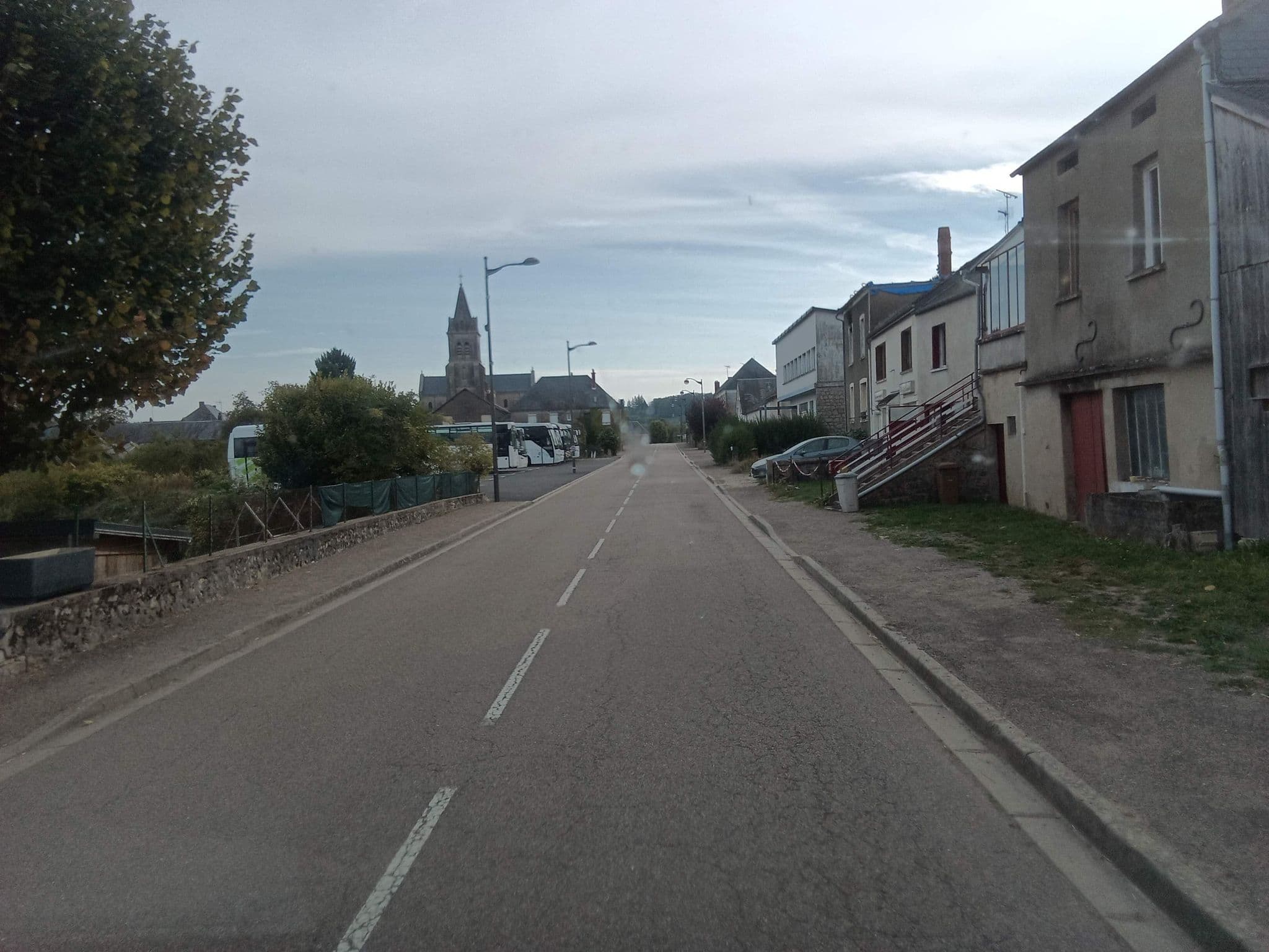 Street view near Hôtel Restaurant le Mont Veulin, Lormes — © mprins (CC BY-SA · Mapillary)