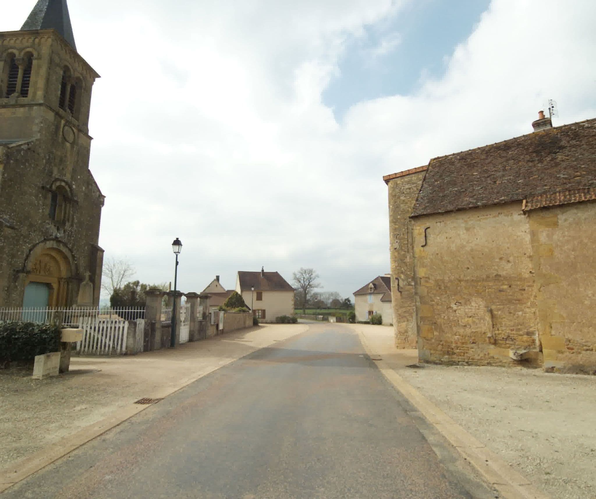 Street view near Paperin Marie Christine, Charolles — © sogefi (CC BY-SA · Mapillary)