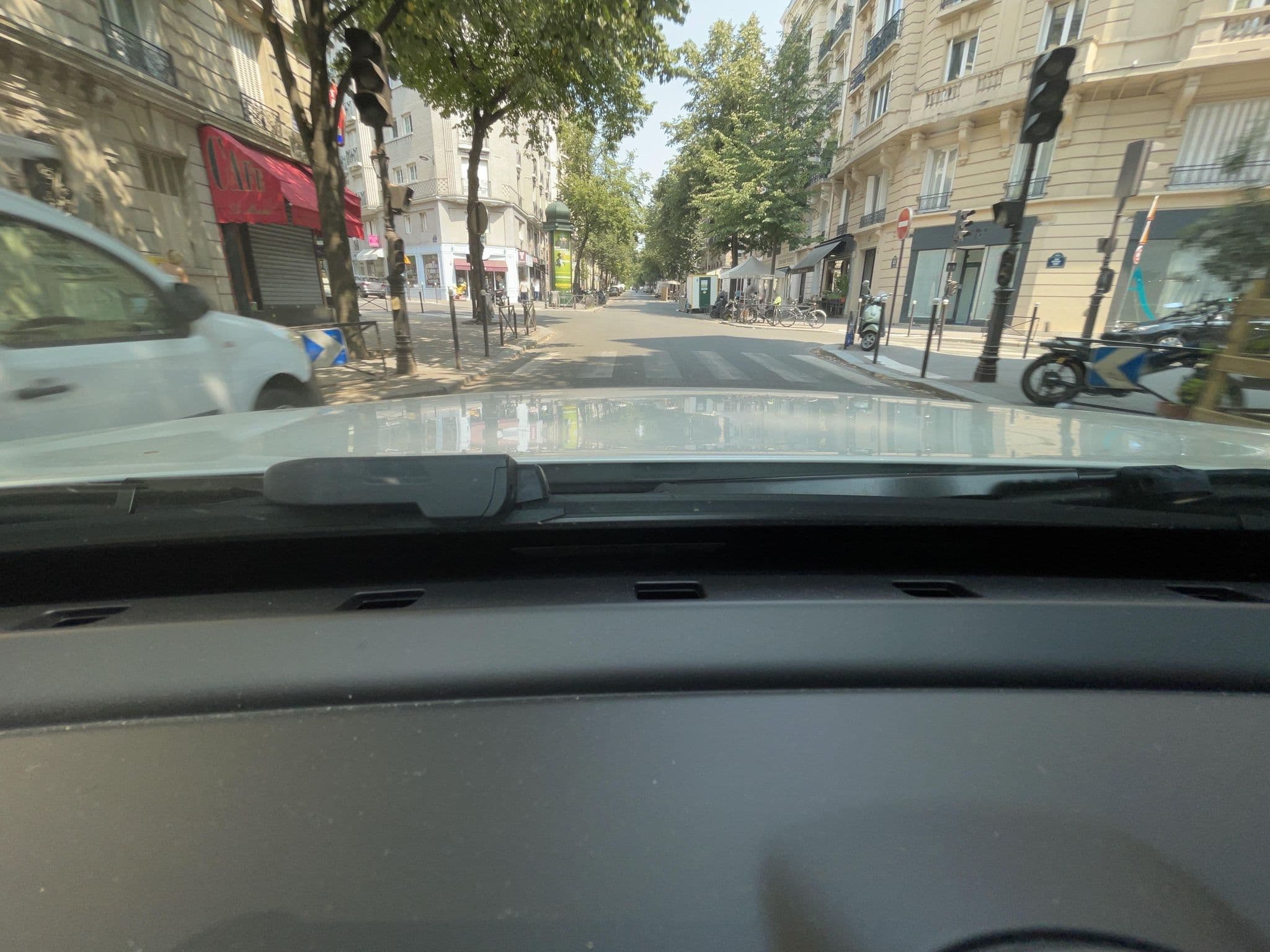 Street view near Hotelhome, Paris 16 Passy — © Schriss (CC BY-SA · Mapillary)