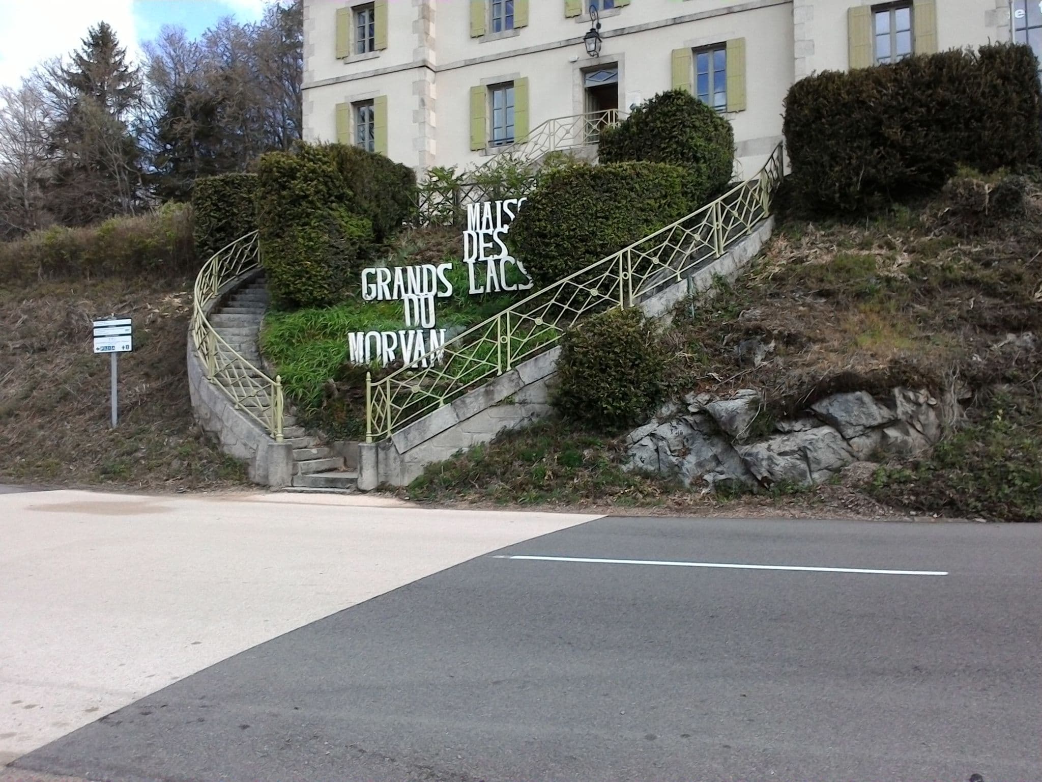 Street view near Consortium Hotelier du Morvan, Saulieu — © mprins (CC BY-SA · Mapillary)