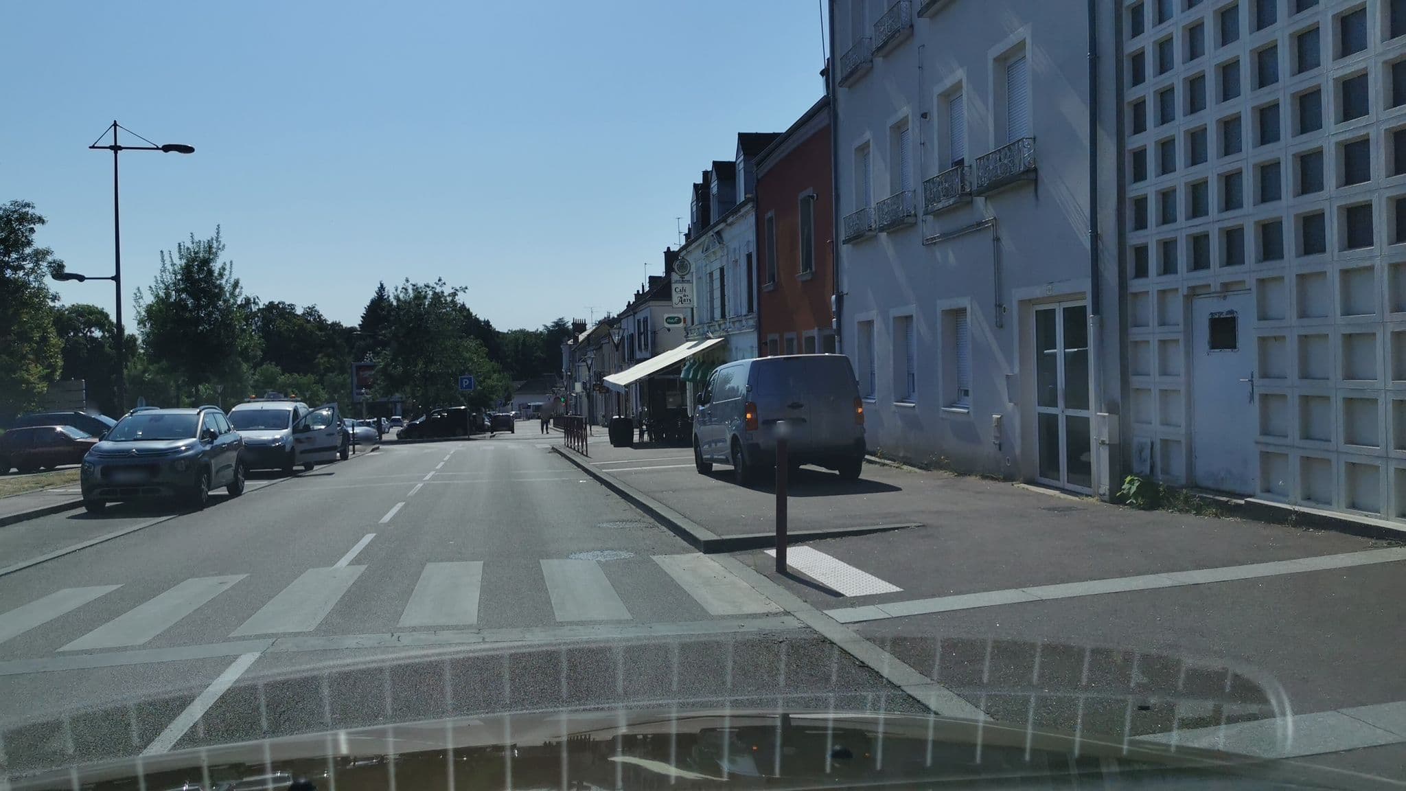 Street view near Résidence la Couronne, Le Creusot — © percherie (CC BY-SA · Mapillary)