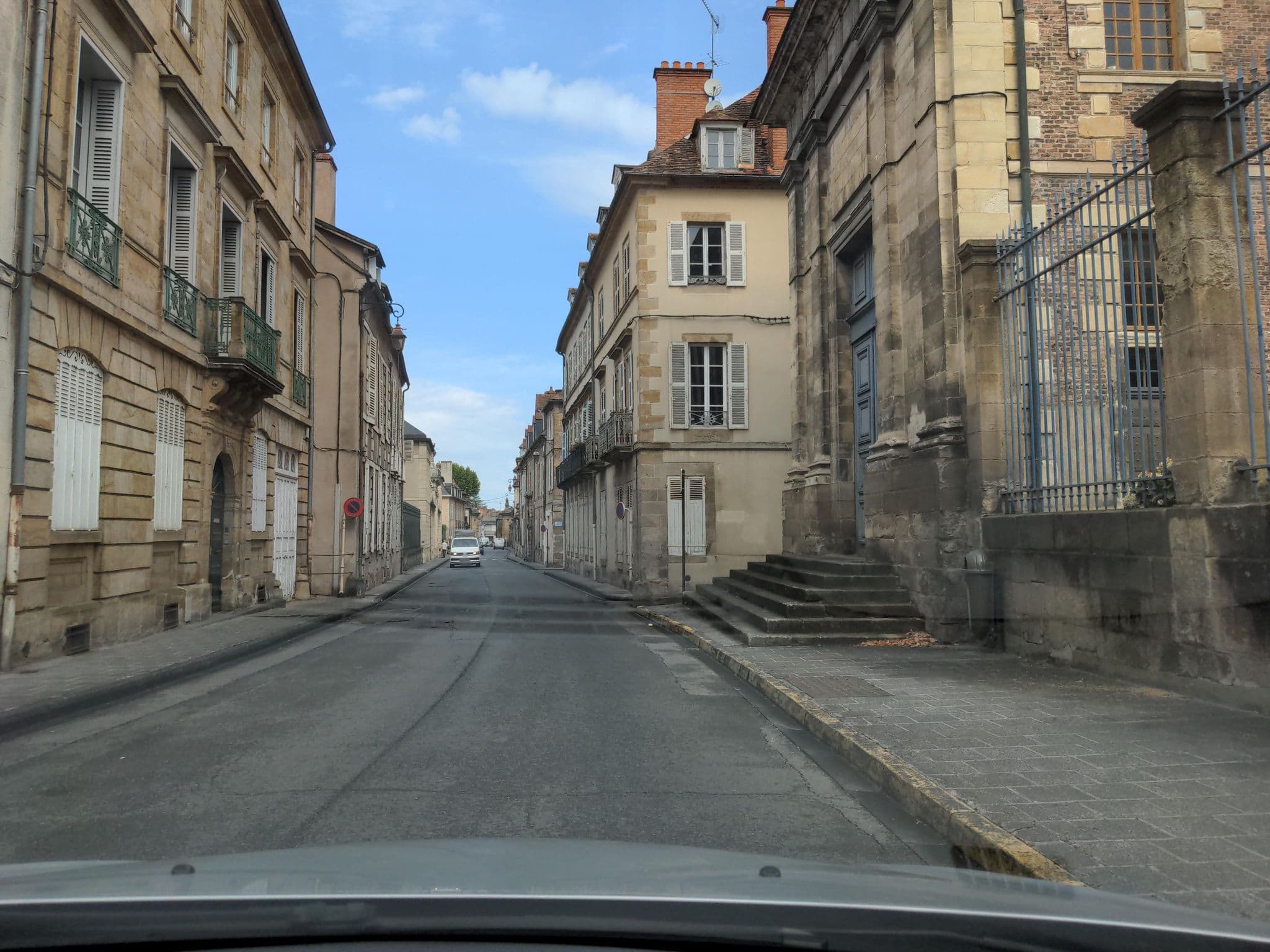 Street view near Campanile Moulins - Avermes, Moulins — © Wodner (CC BY-SA · Mapillary)