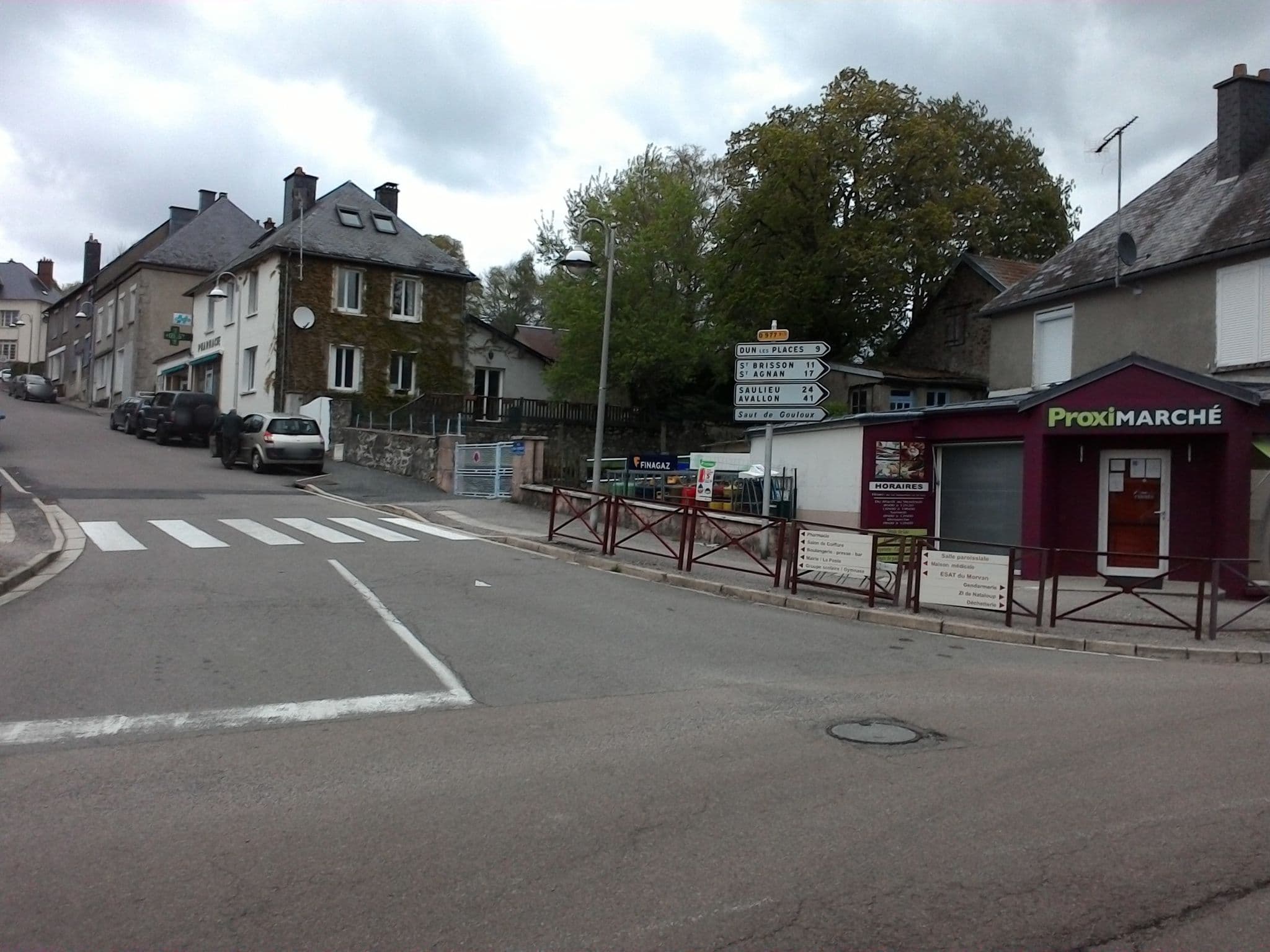 Street view near Consortium Hotelier du Morvan, Saulieu — © mprins (CC BY-SA · Mapillary)