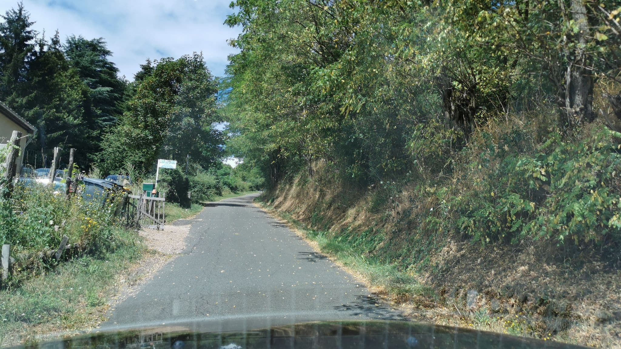 Street view near L'Ilot des Combes, Le Creusot — © percherie (CC BY-SA · Mapillary)