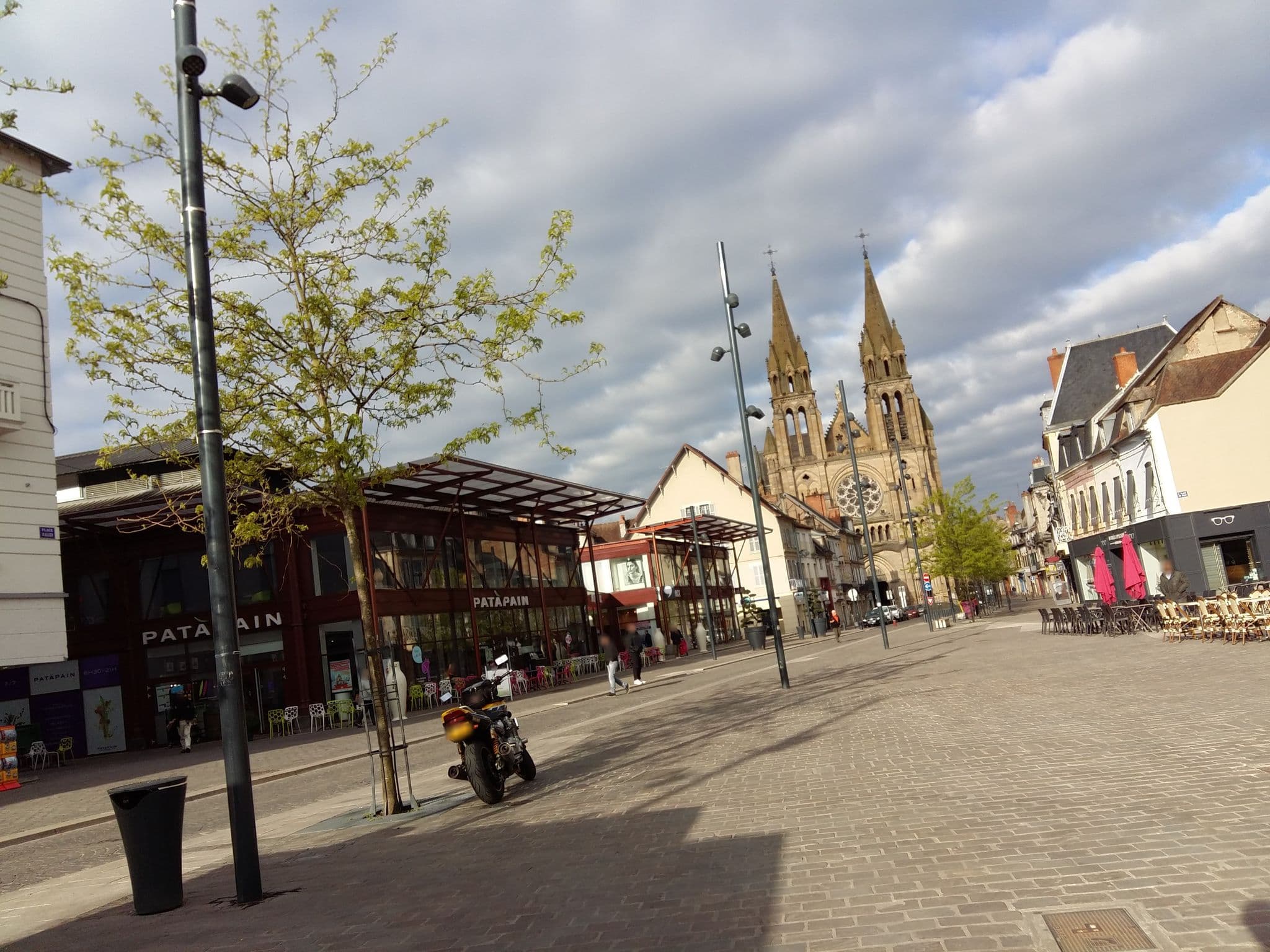 Street view near Le 50 luxury apartment, Moulins — © zimmy (CC BY-SA · Mapillary)