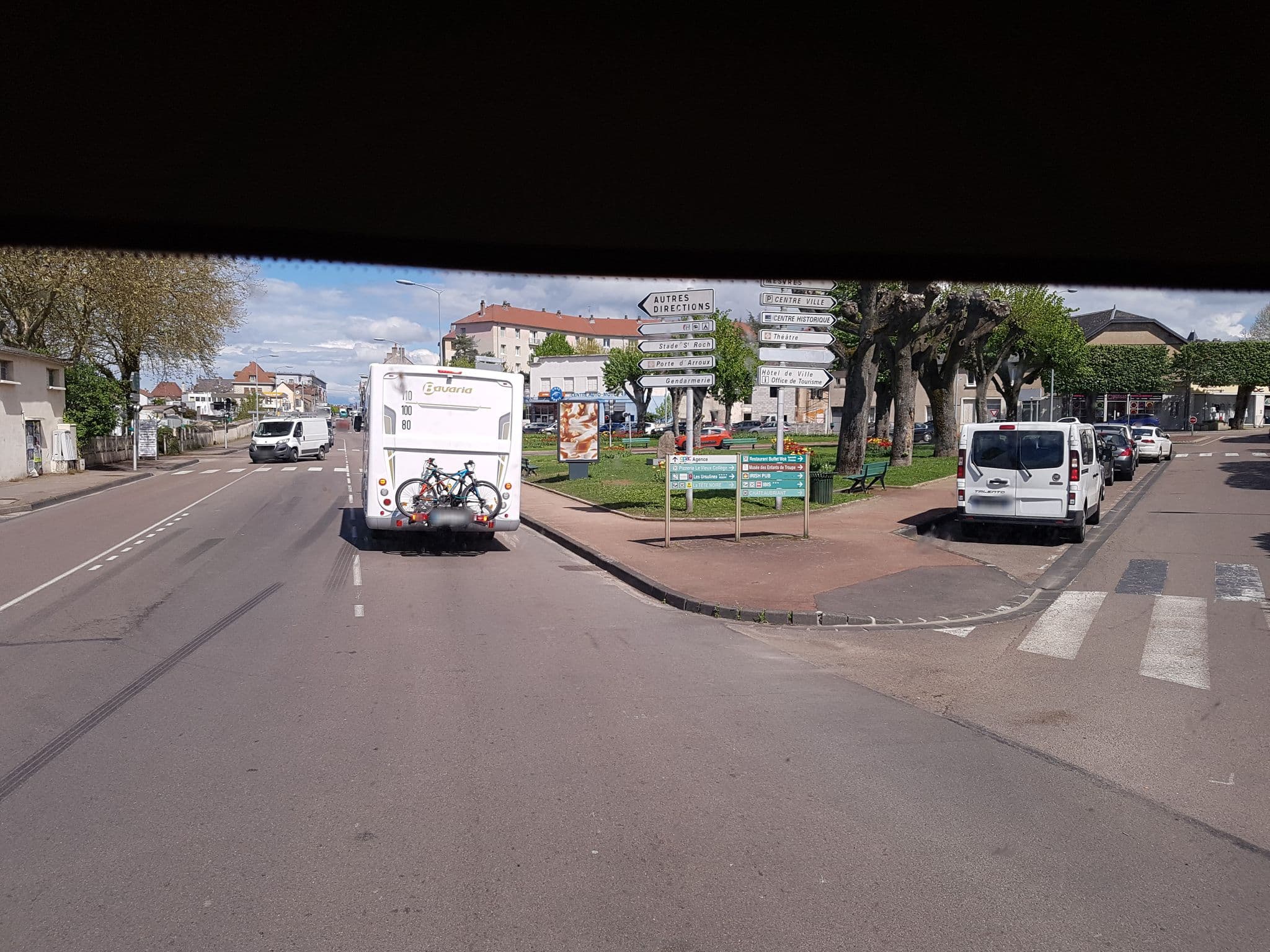 Street view near Arcantis Hôtel les Arcades, Autun — © bernardvoyageur (CC BY-SA · Mapillary)