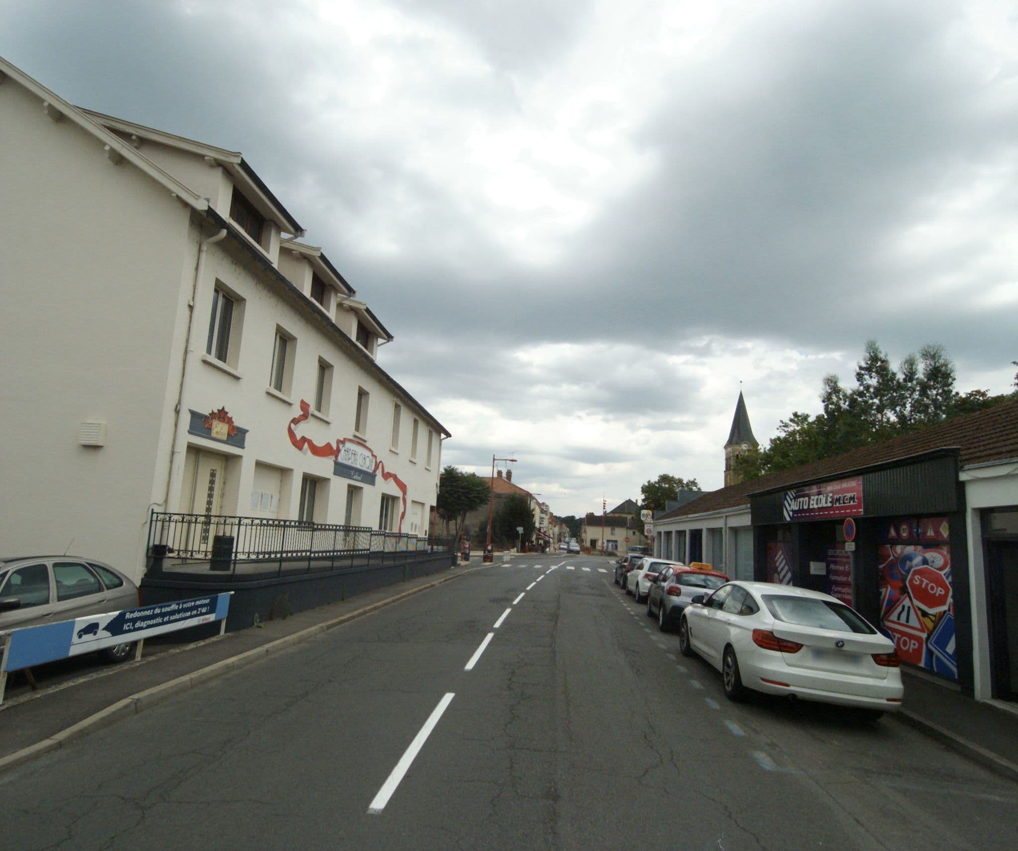 Street view near Hôtel des Voyageurs, Gueugnon — © immergismap (CC BY-SA · Mapillary)