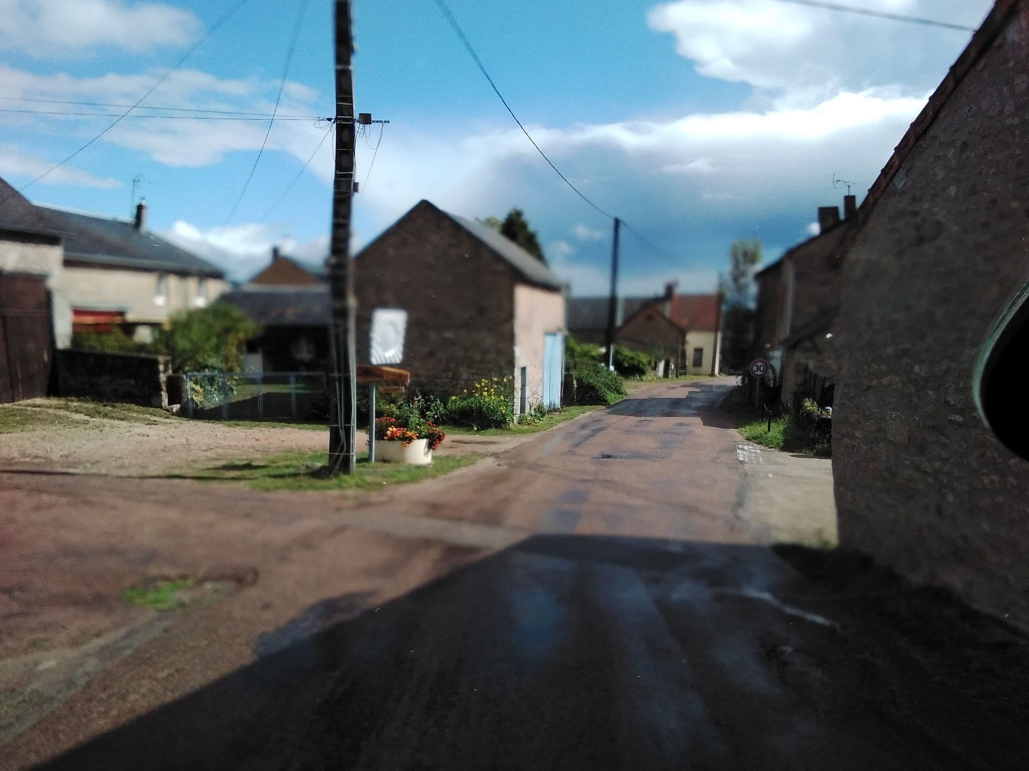 Street view near Auberge du Lac, Lormes — © mprins (CC BY-SA · Mapillary)