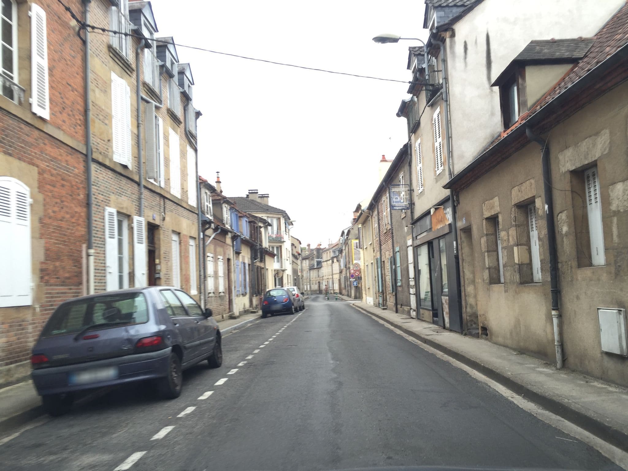 Street view near L'appartement d'Aymar, Moulins — © zimmy (CC BY-SA · Mapillary)