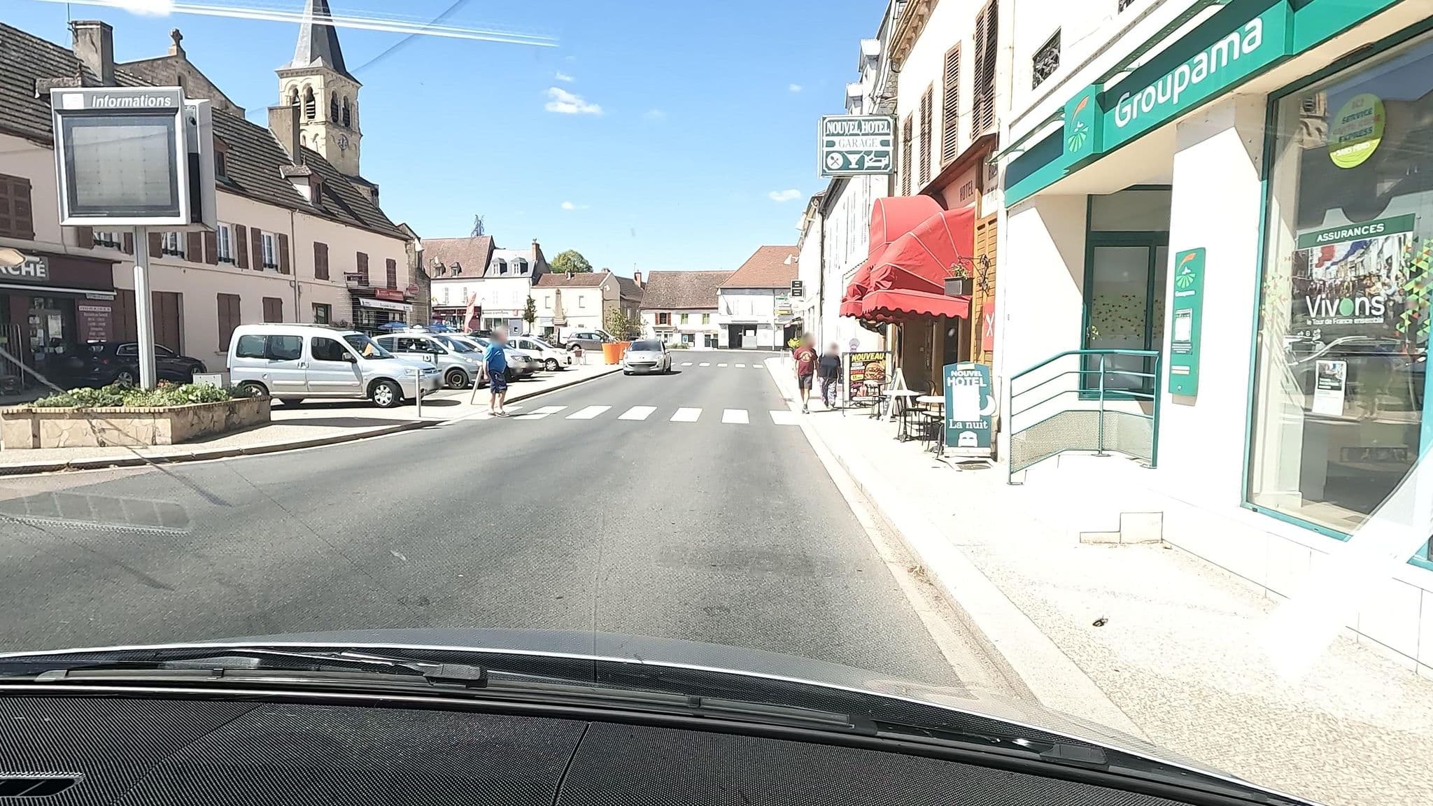 Street view near Hôtel Nouvel Hôtel, Le Donjon — © vinisa (CC BY-SA · Mapillary)