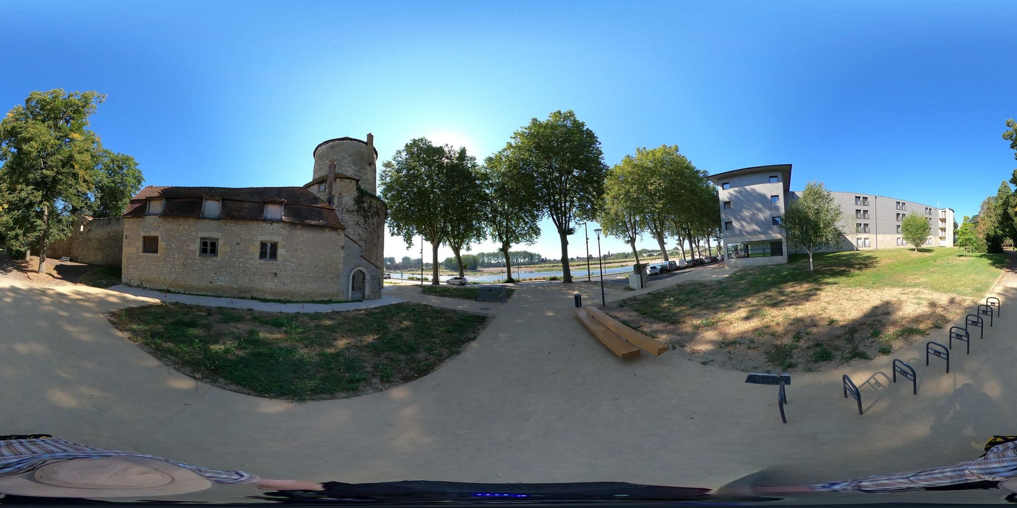 Street view near Résidence Suiteasy Nevers, Nevers — © geovelo (CC BY-SA · Mapillary)