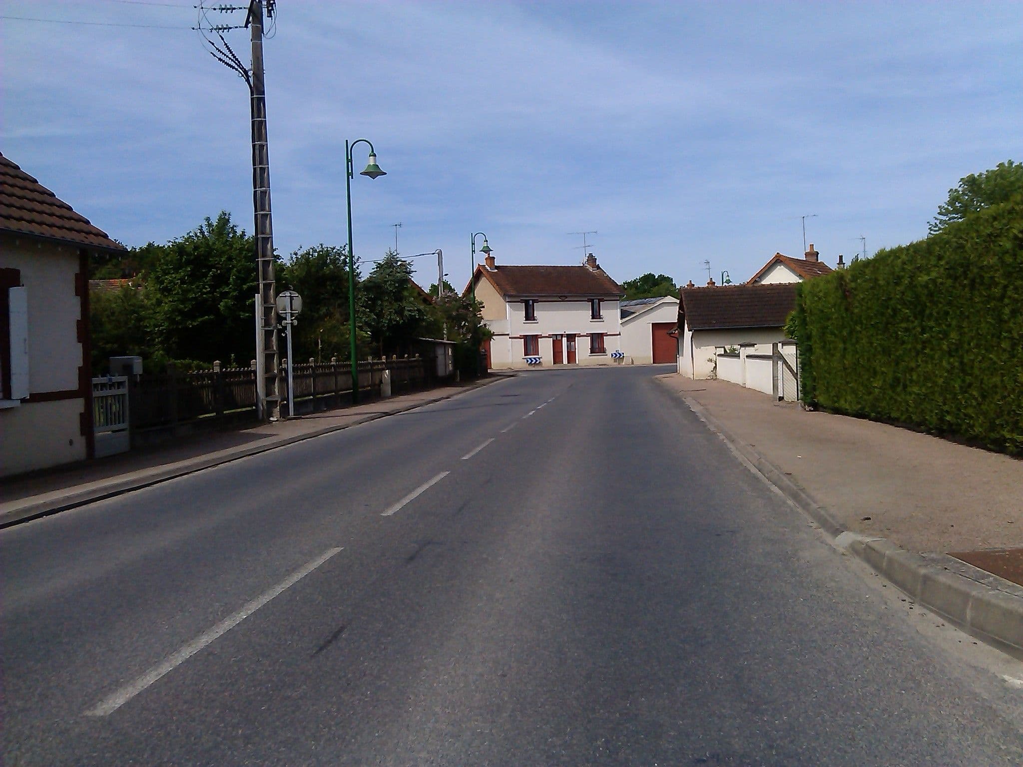 Street view near Hôtel Restaurant la Terrasse, Dompierre-sur-Besbre — © changchun1 (CC BY-SA · Mapillary)