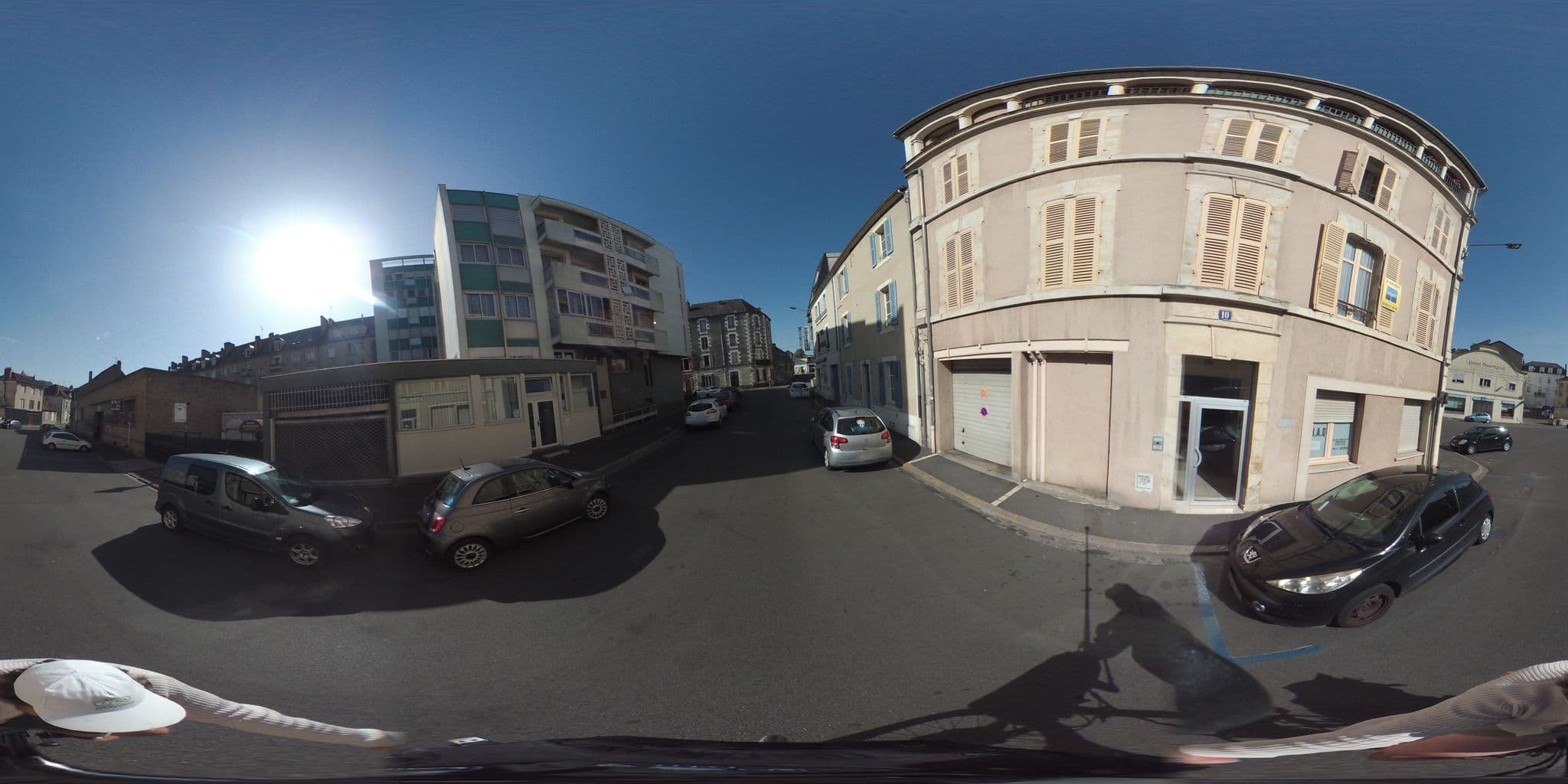 Street view near Hotel Thermidor, Nevers — © geovelo (CC BY-SA · Mapillary)