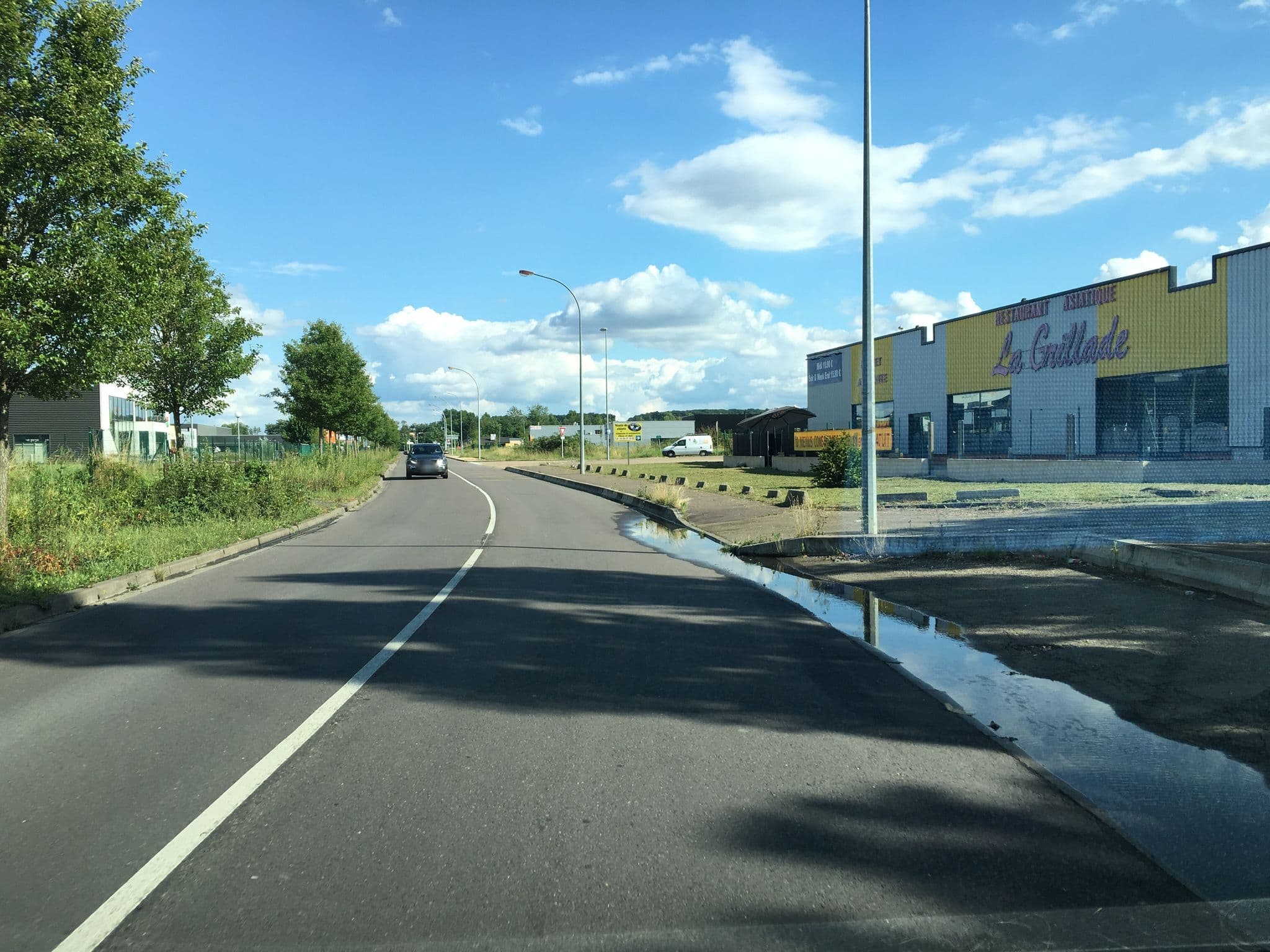 Street view near B&B HOTEL, Monéteau — © cquest (CC BY-SA · Mapillary)
