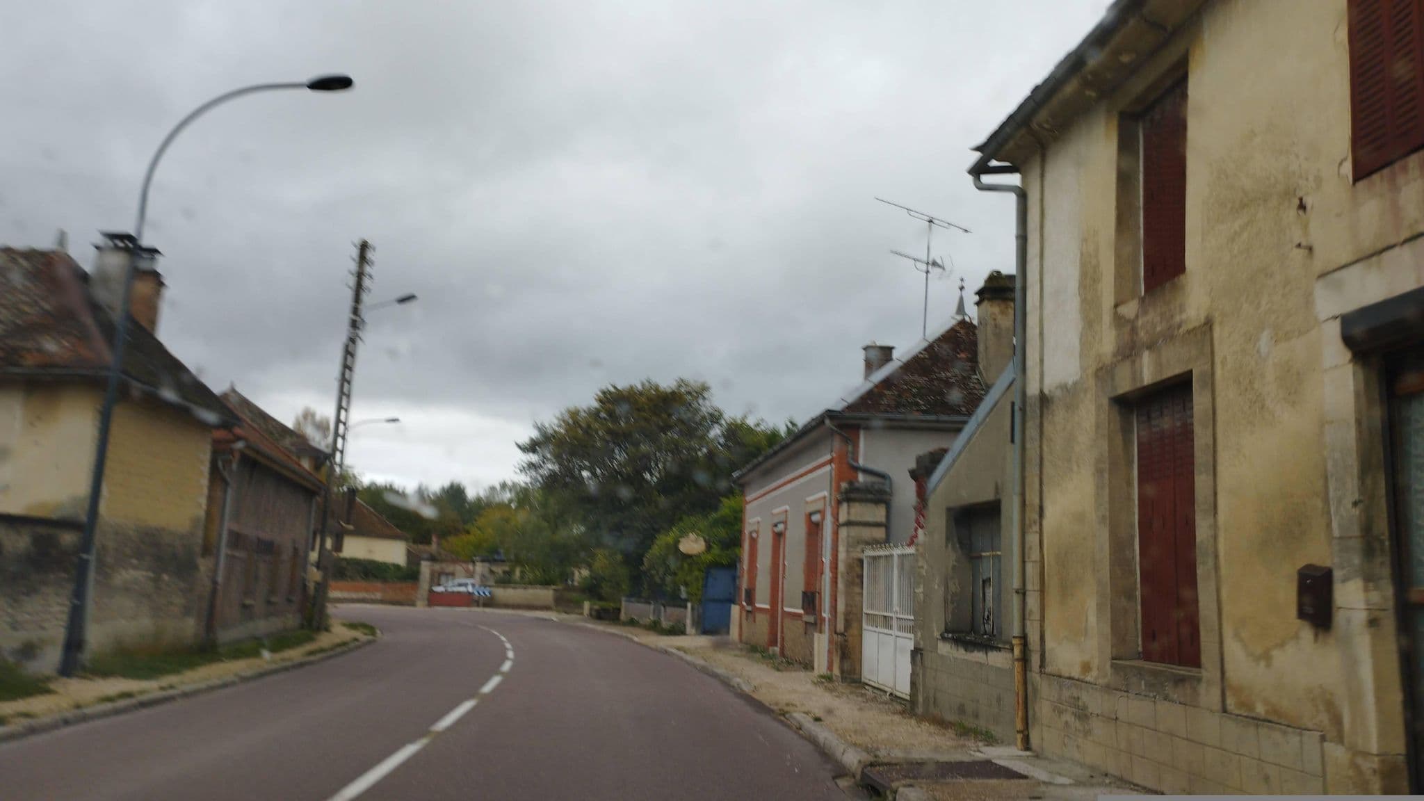 Street view near Le Bonheur À La Campagne, Brienne-le-Château — © kritic (CC BY-SA · Mapillary)