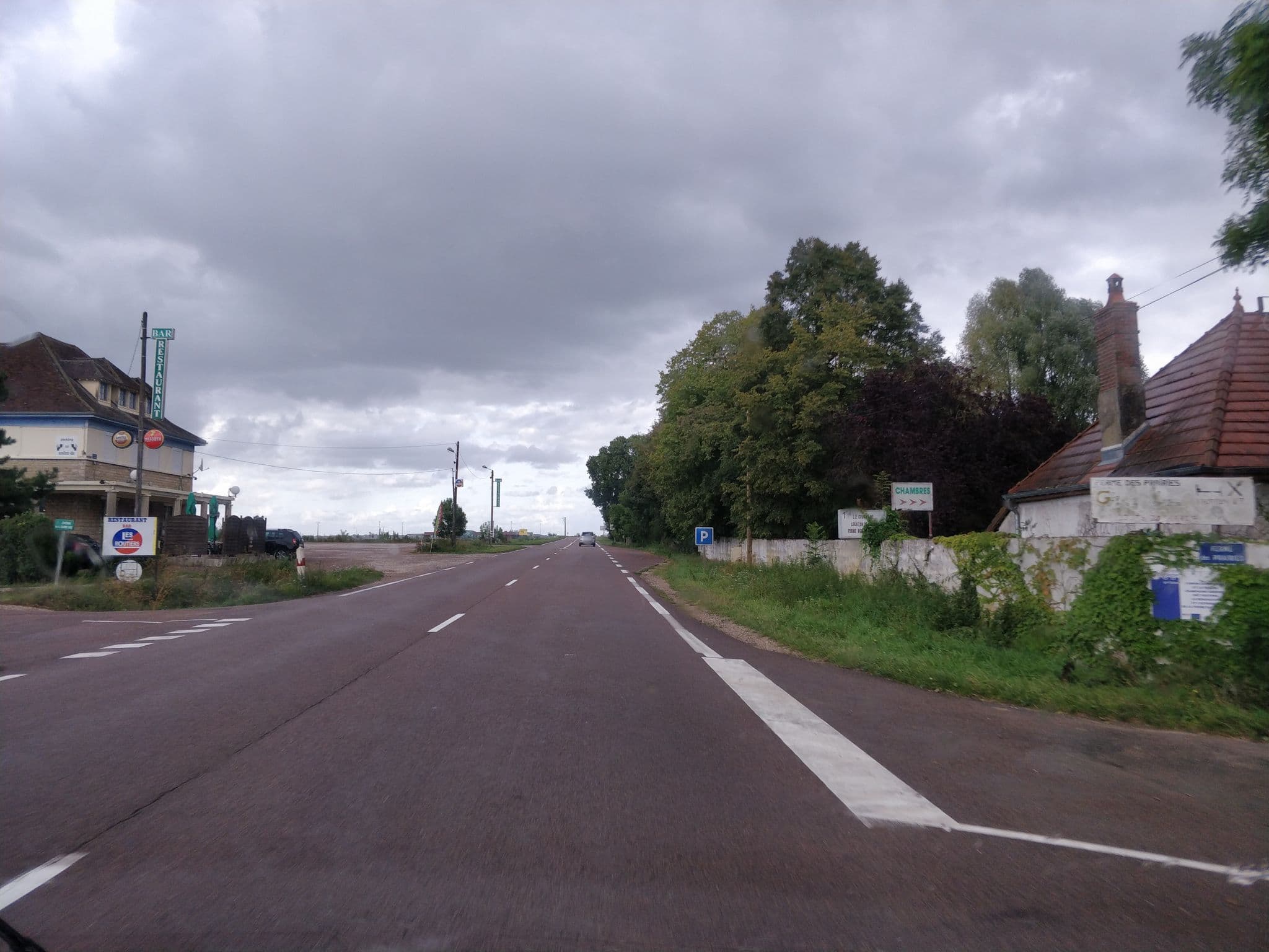 Street view near Ferme des Prairies, Lusigny-sur-Barse — © zouzou (CC BY-SA · Mapillary)