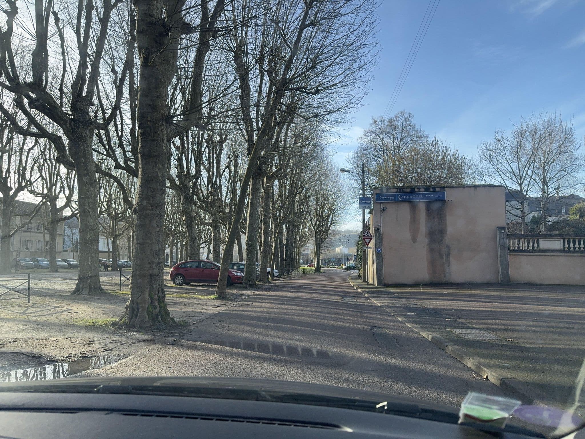 Street view near The Originals City, Sens — © jerome92370 (CC BY-SA · Mapillary)