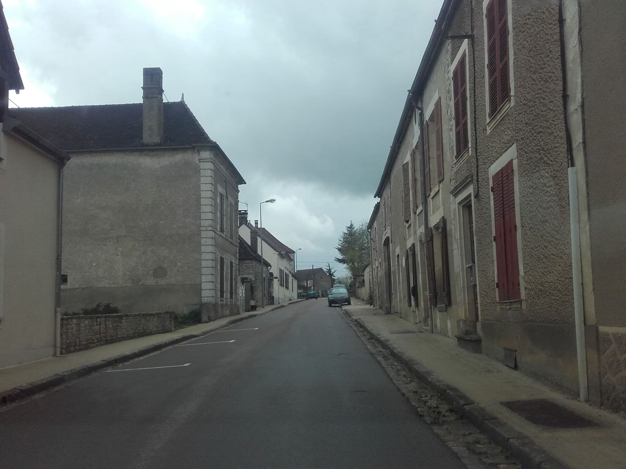 Street view near La Petite maison de Céline & Frédéric avec piscine à Préhy, Chablis — © alexcorioze (CC BY-SA · Mapillary)