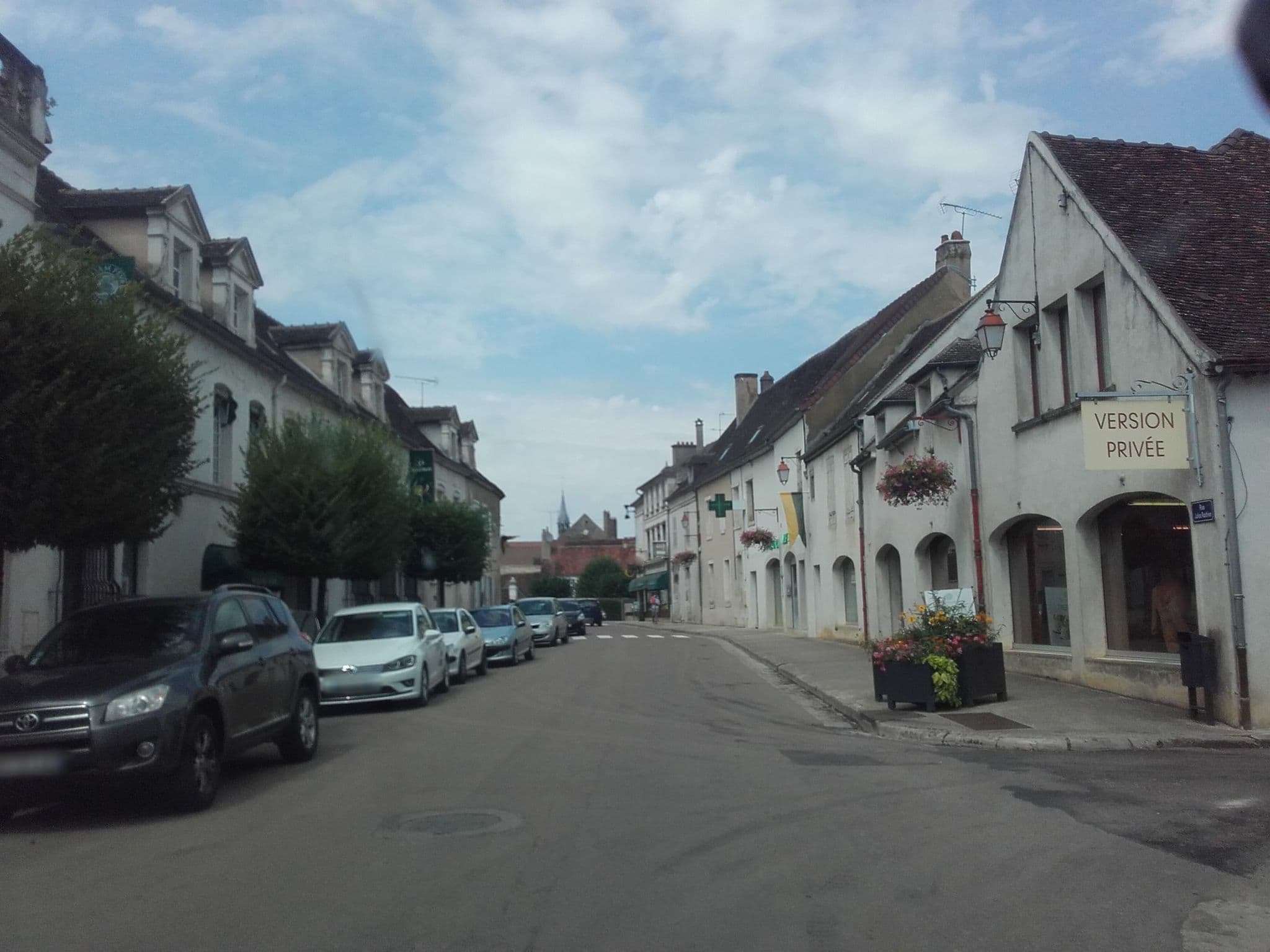 Street view near Guegen, Chablis — © alexcorioze (CC BY-SA · Mapillary)