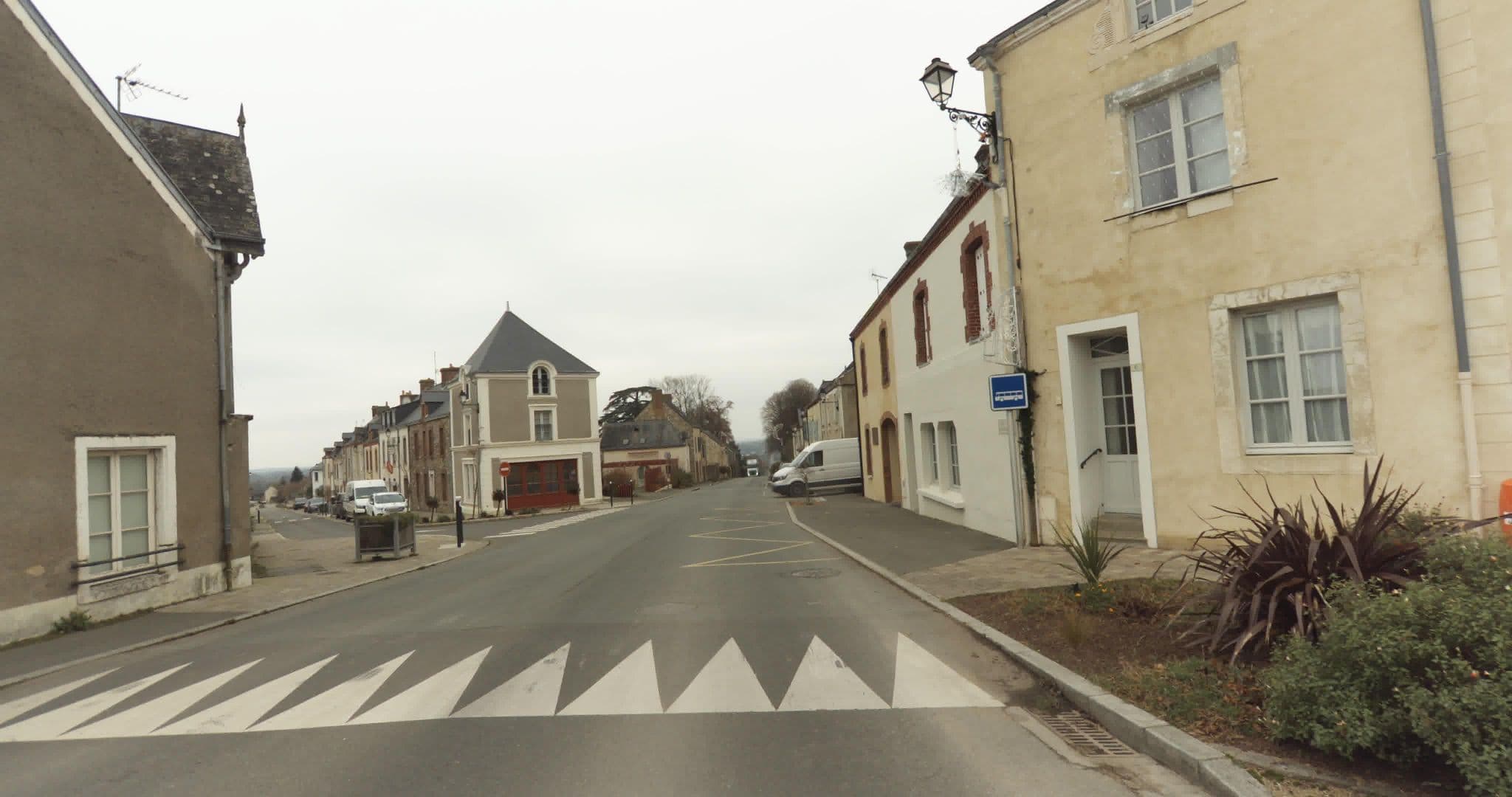 Street view near Le Clos de Loré, Évron — © sogefi (CC BY-SA · Mapillary)