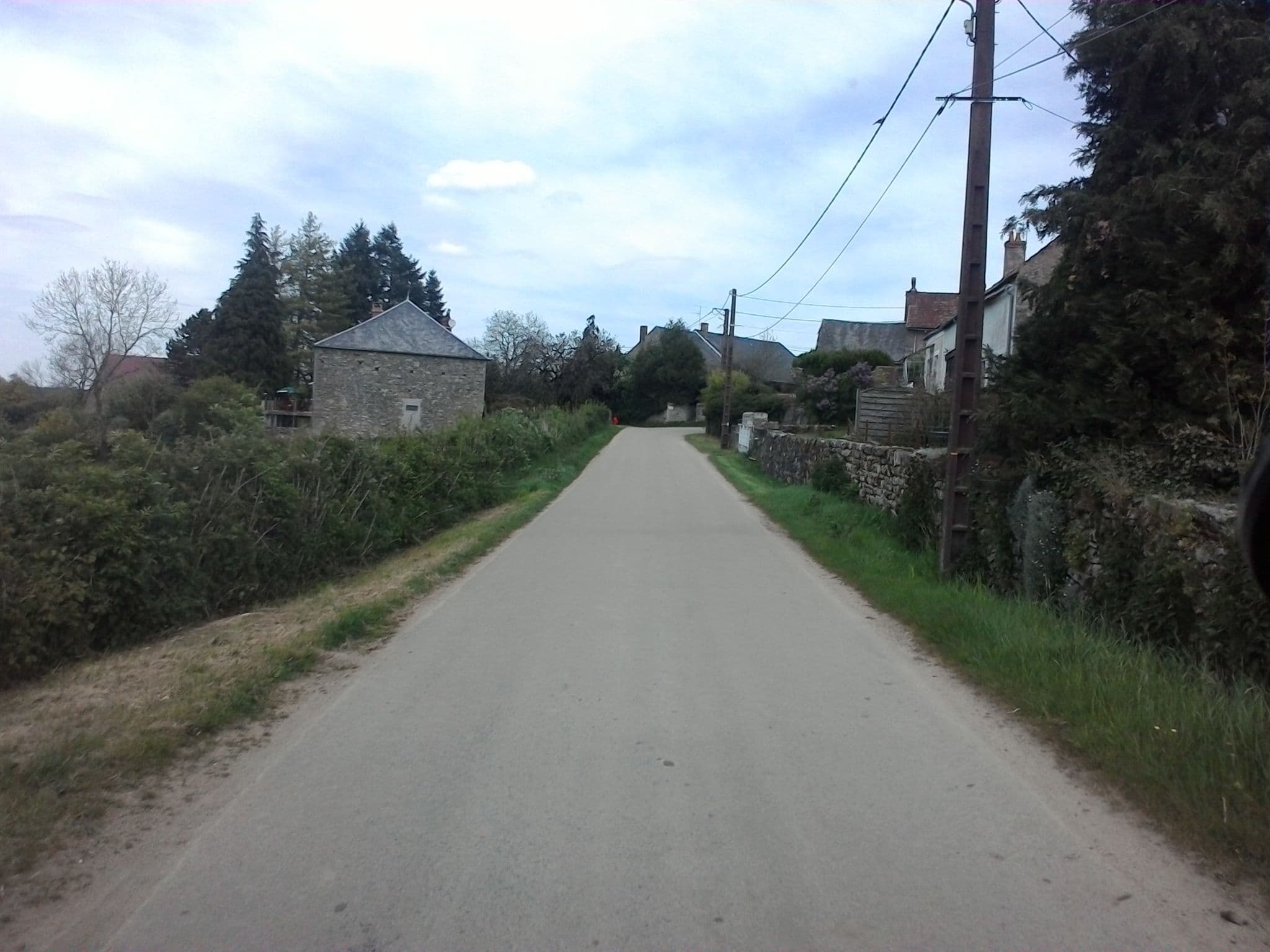 Street view near Les Roussis, Avallon — © mprins (CC BY-SA · Mapillary)