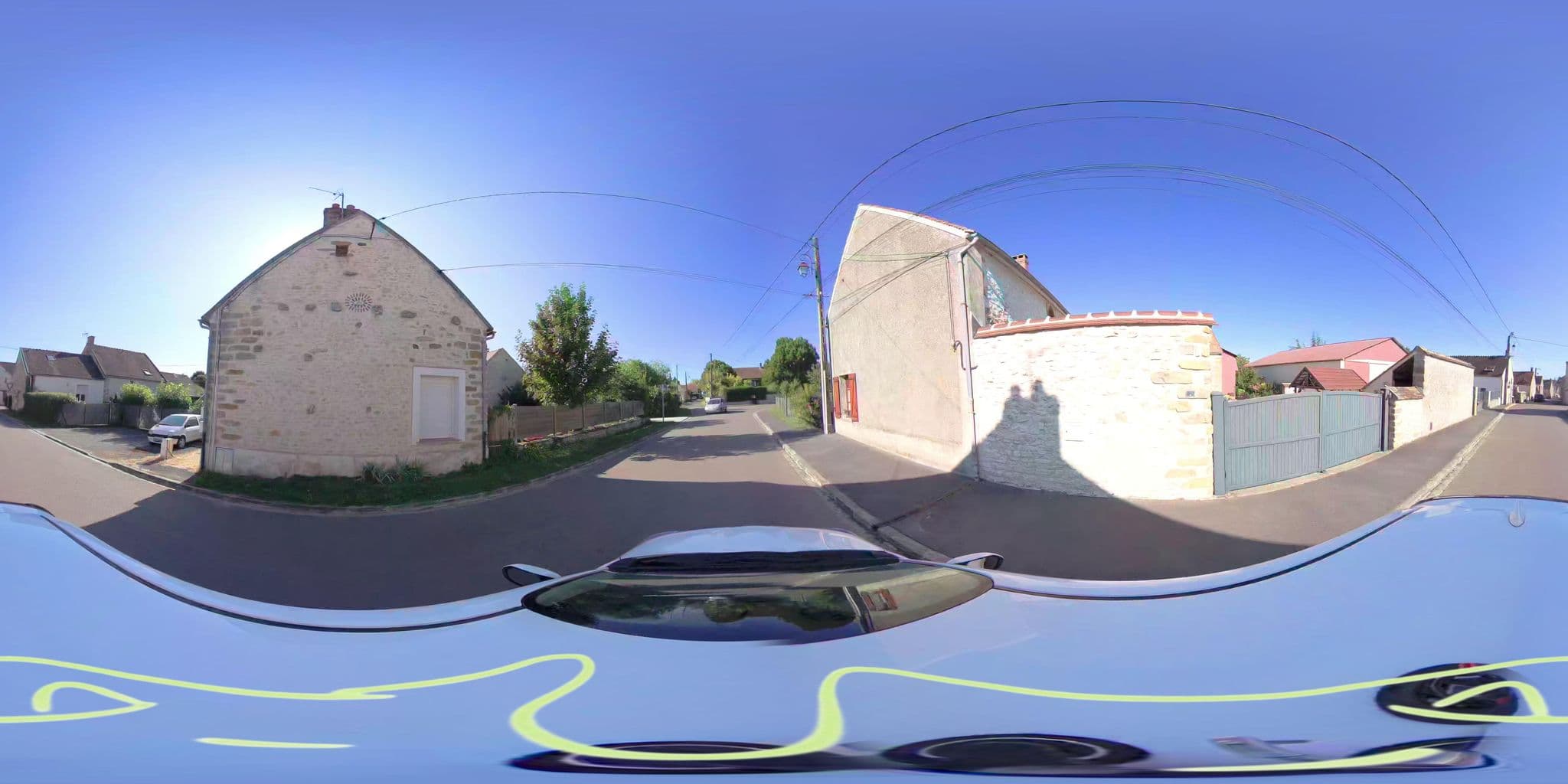 Street view near Le Relais Sainte Catherine, Donnemarie-Dontilly — © atchisson (CC BY-SA · Mapillary)