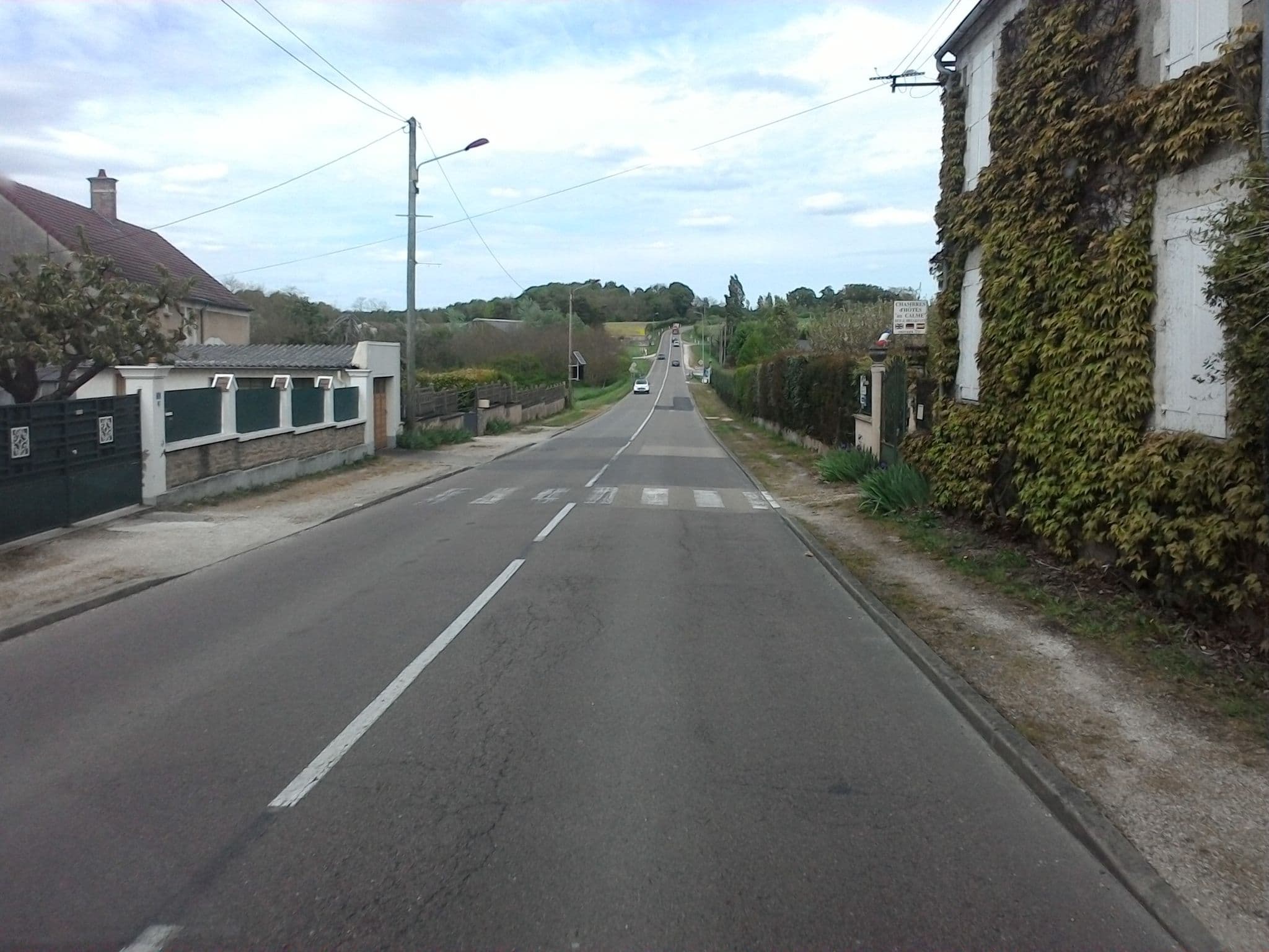 Street view near Le Val Du Chapelain, Héry — © mprins (CC BY-SA · Mapillary)