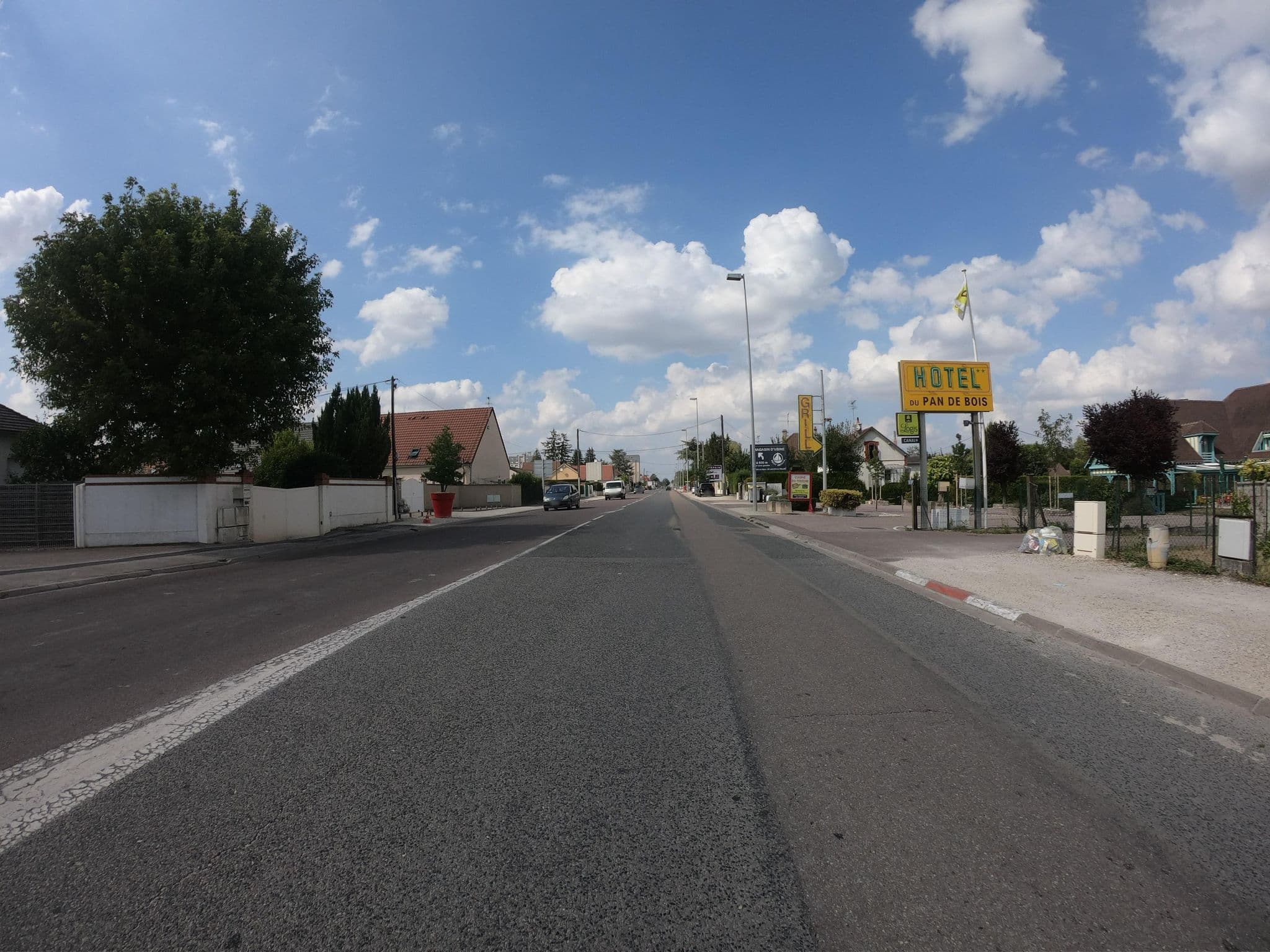 Street view near Le Pan de Bois, Bréviandes — © joostjakob (CC BY-SA · Mapillary)