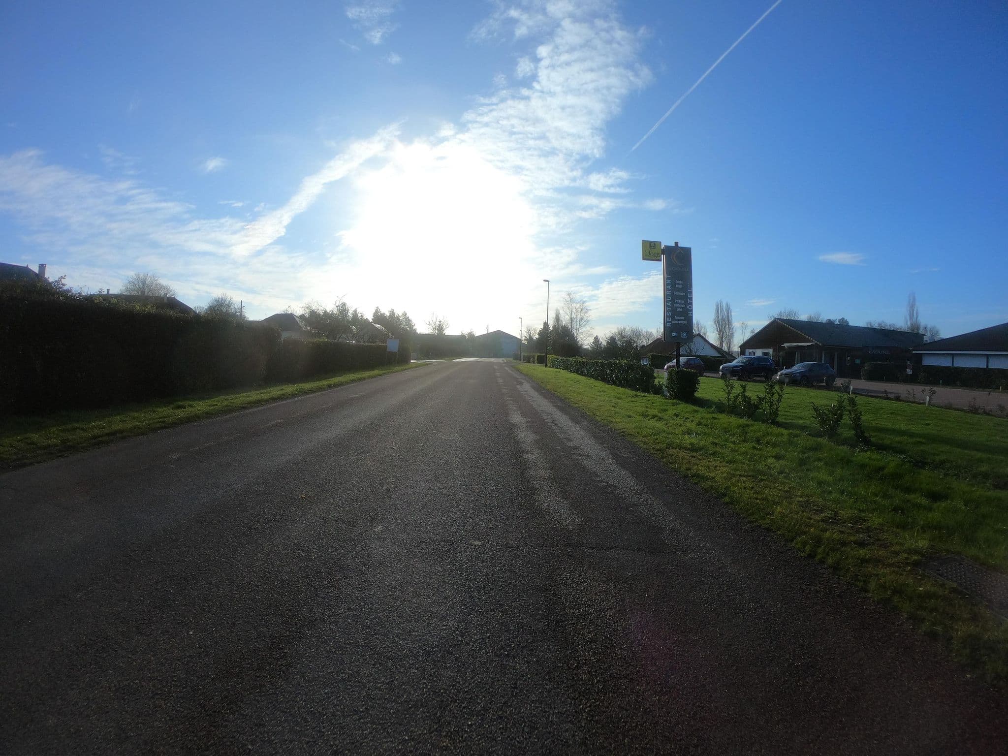 Street view near Logis Hôtel le Cadusia, Chaource — © joostjakob (CC BY-SA · Mapillary)