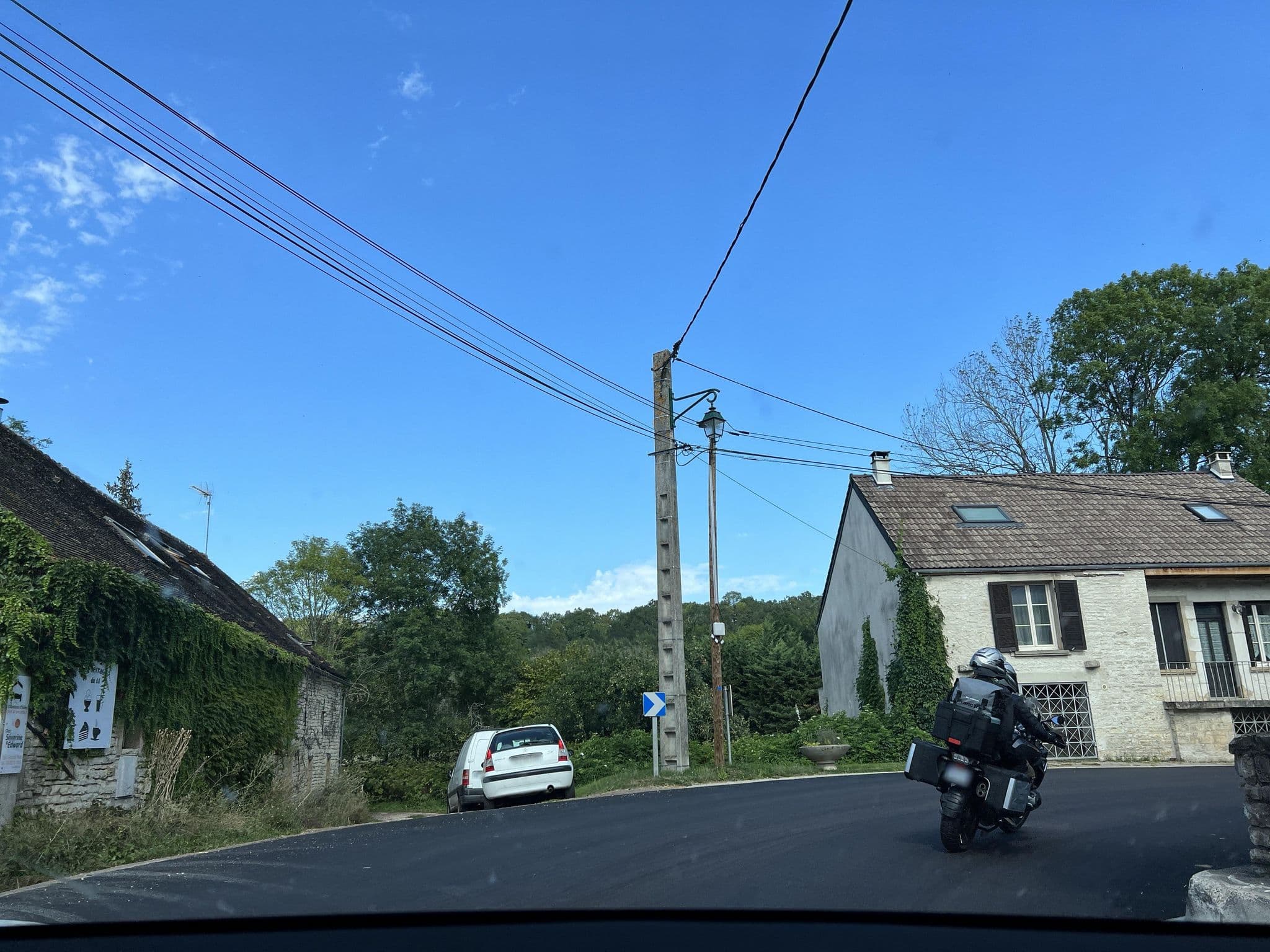 Street view near l'écrin du serein, Chablis — © ottor (CC BY-SA · Mapillary)